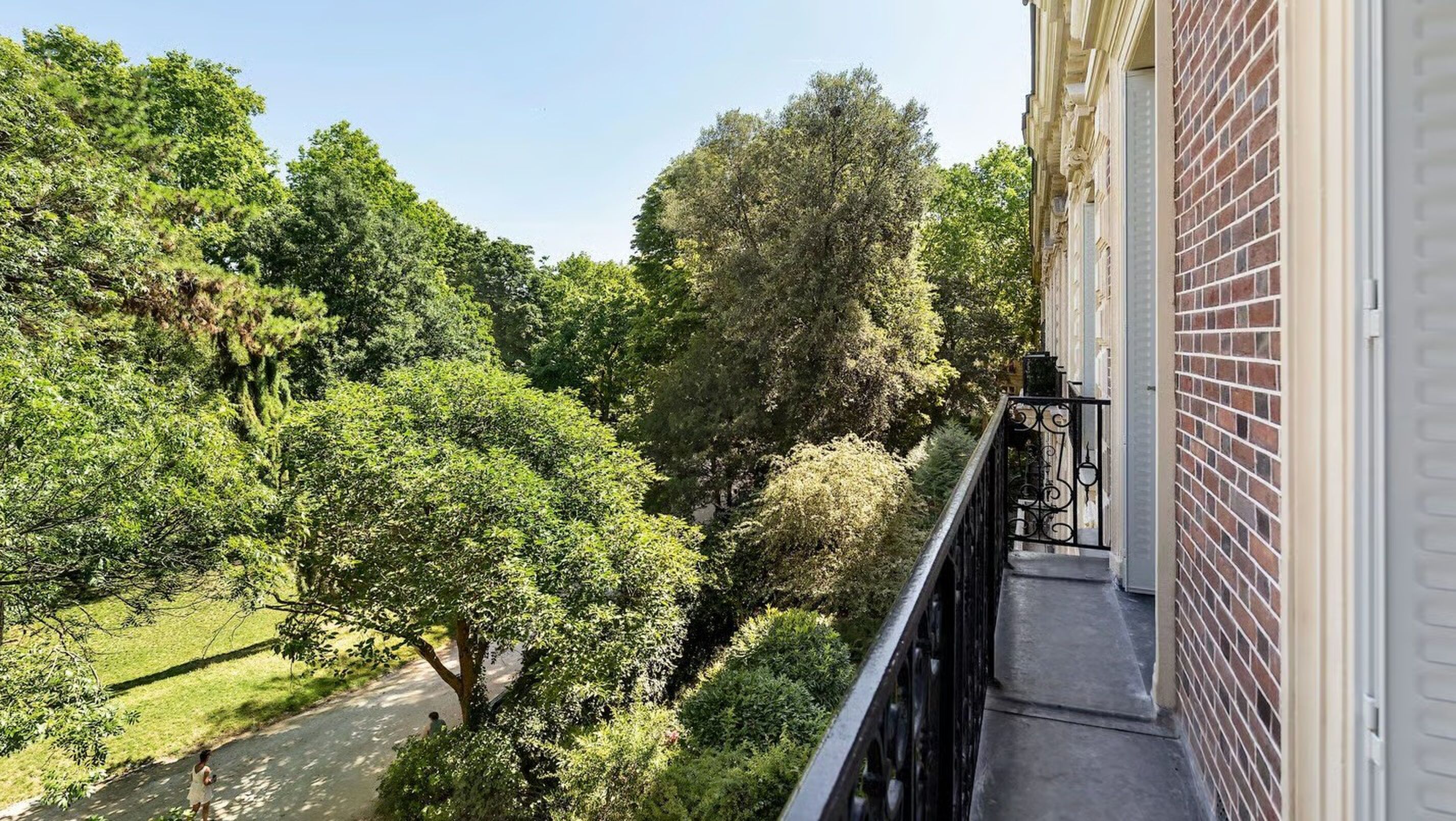 Uitzicht op Parc Monceau vanaf de duurste woning op Funda in Parijs