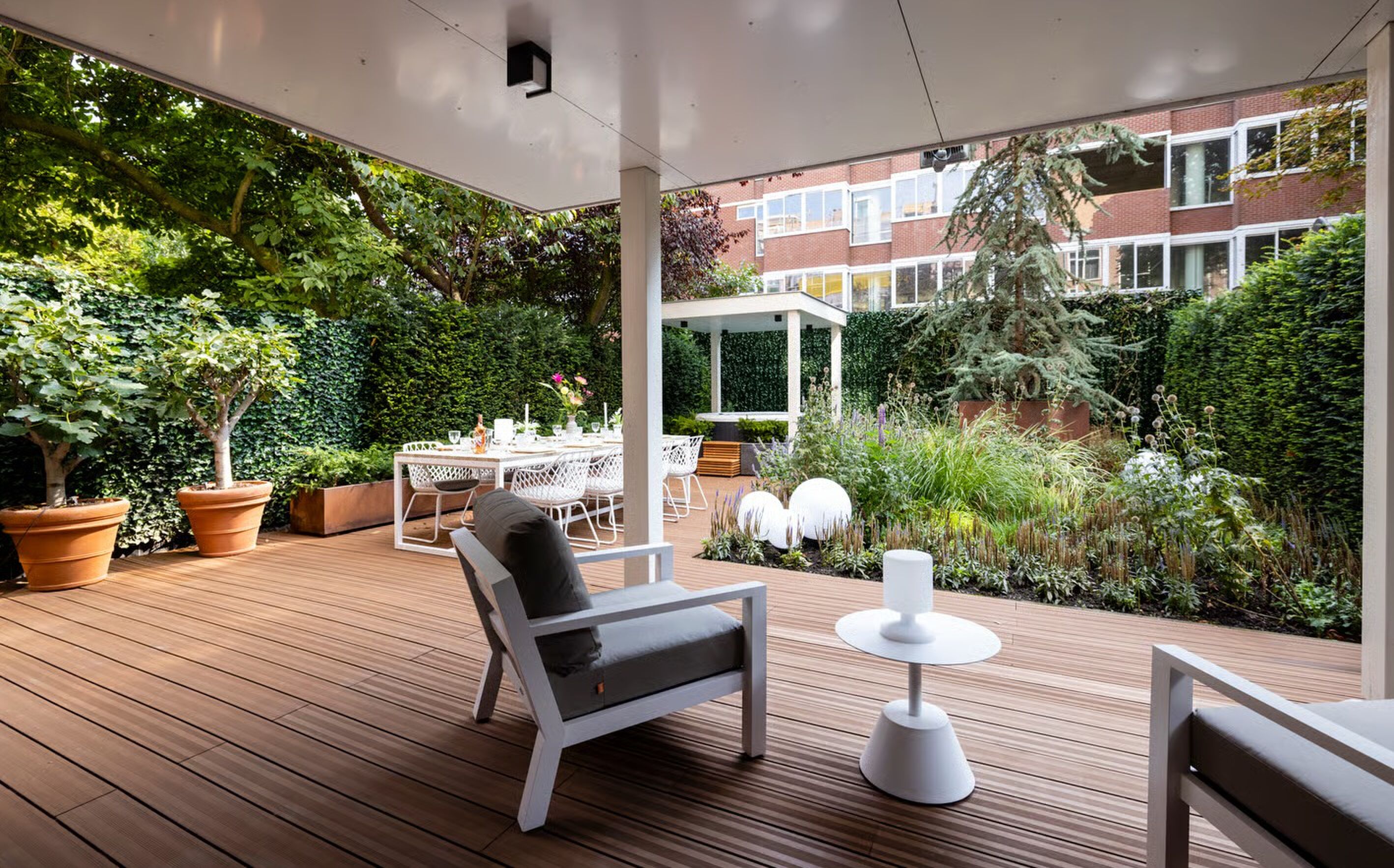 De achtertuin van het herenhuis in Rotterdam