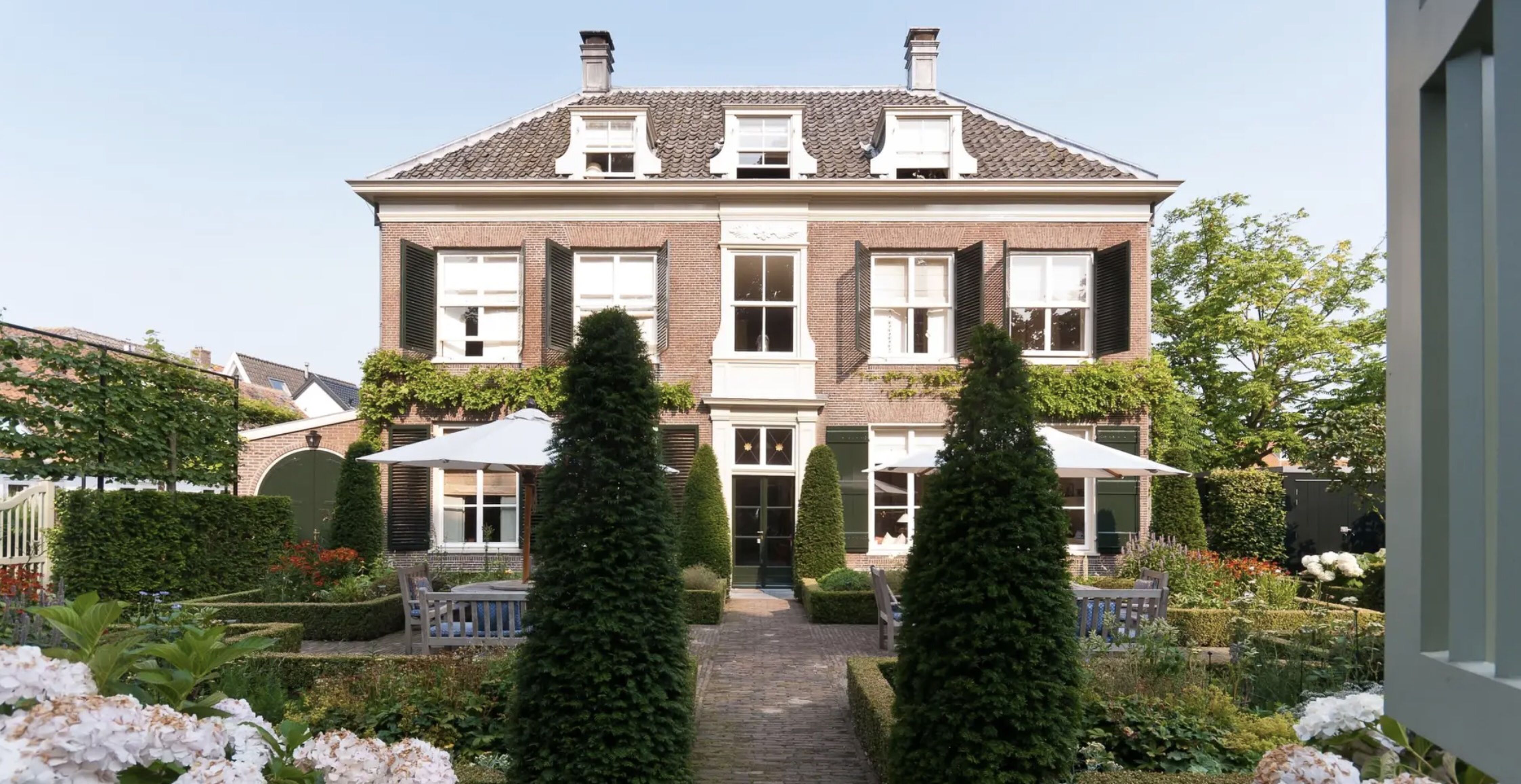 Nederlandse miljardair vraagt bijna € 5 miljoen voor waanzinnig landhuis in miljonairsdorp Warmond