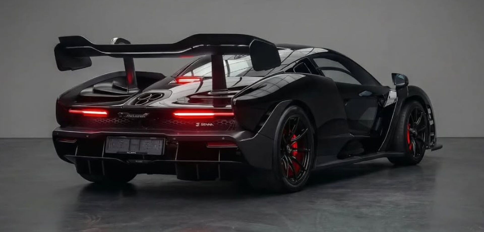 De achterzijde van de McLaren Senna