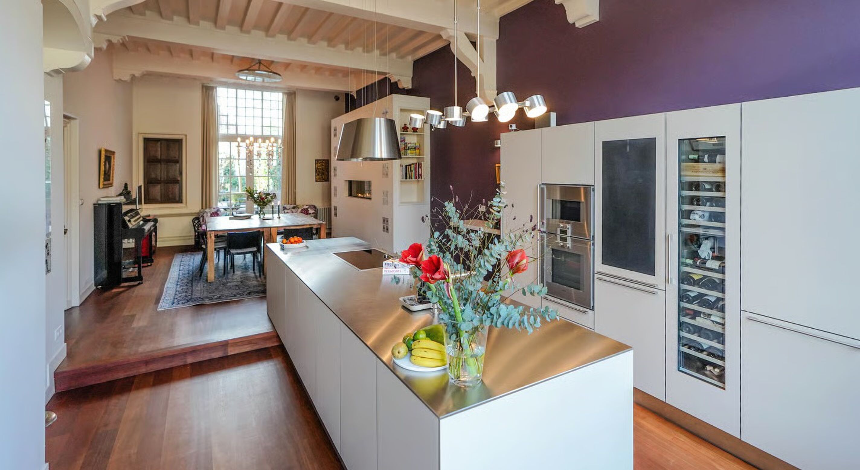 De keuken en de woonkamer van het voormalige studentenhuis van prinses Beatrix in Leiden