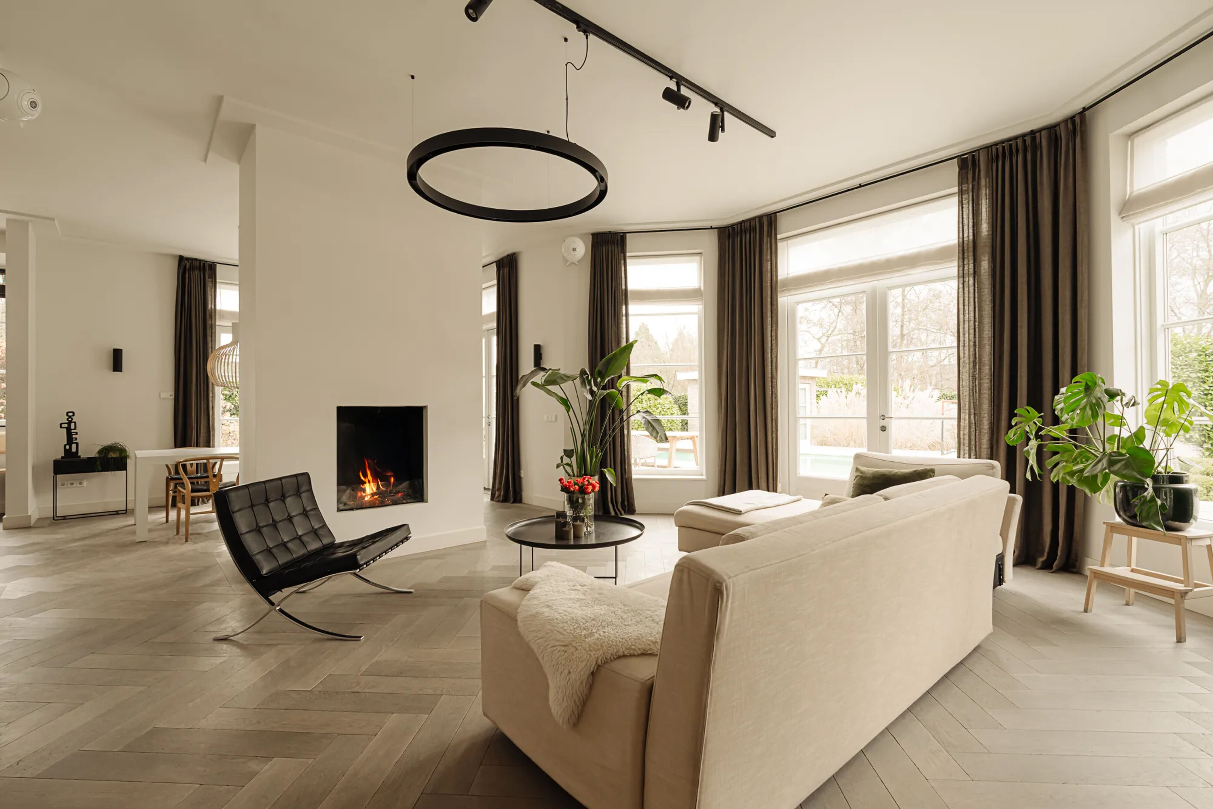 De woonkamer van de villa in Amstelveen