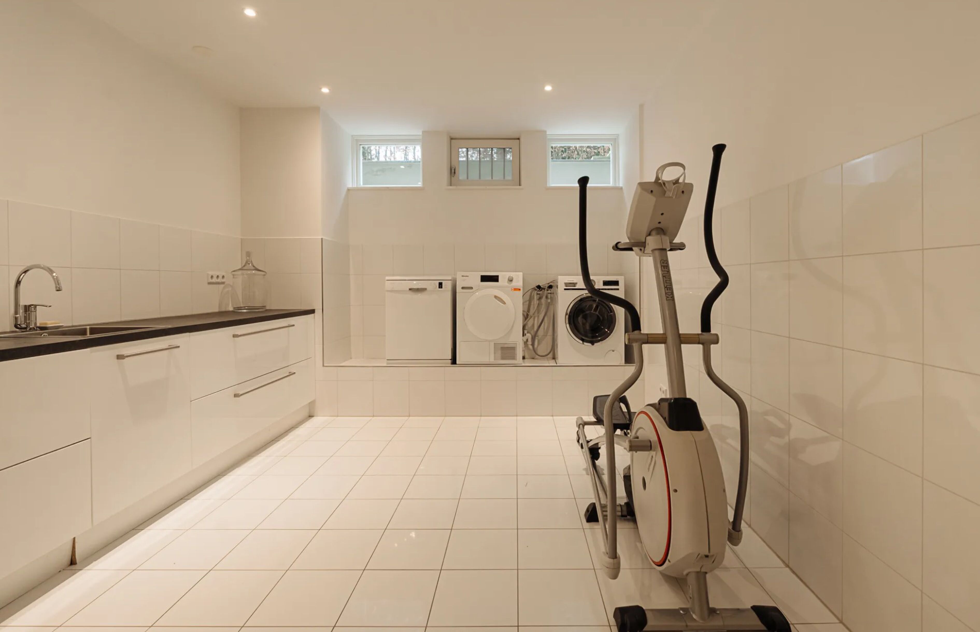 Een ruimte in het souterrain van de villa in Amstelveen