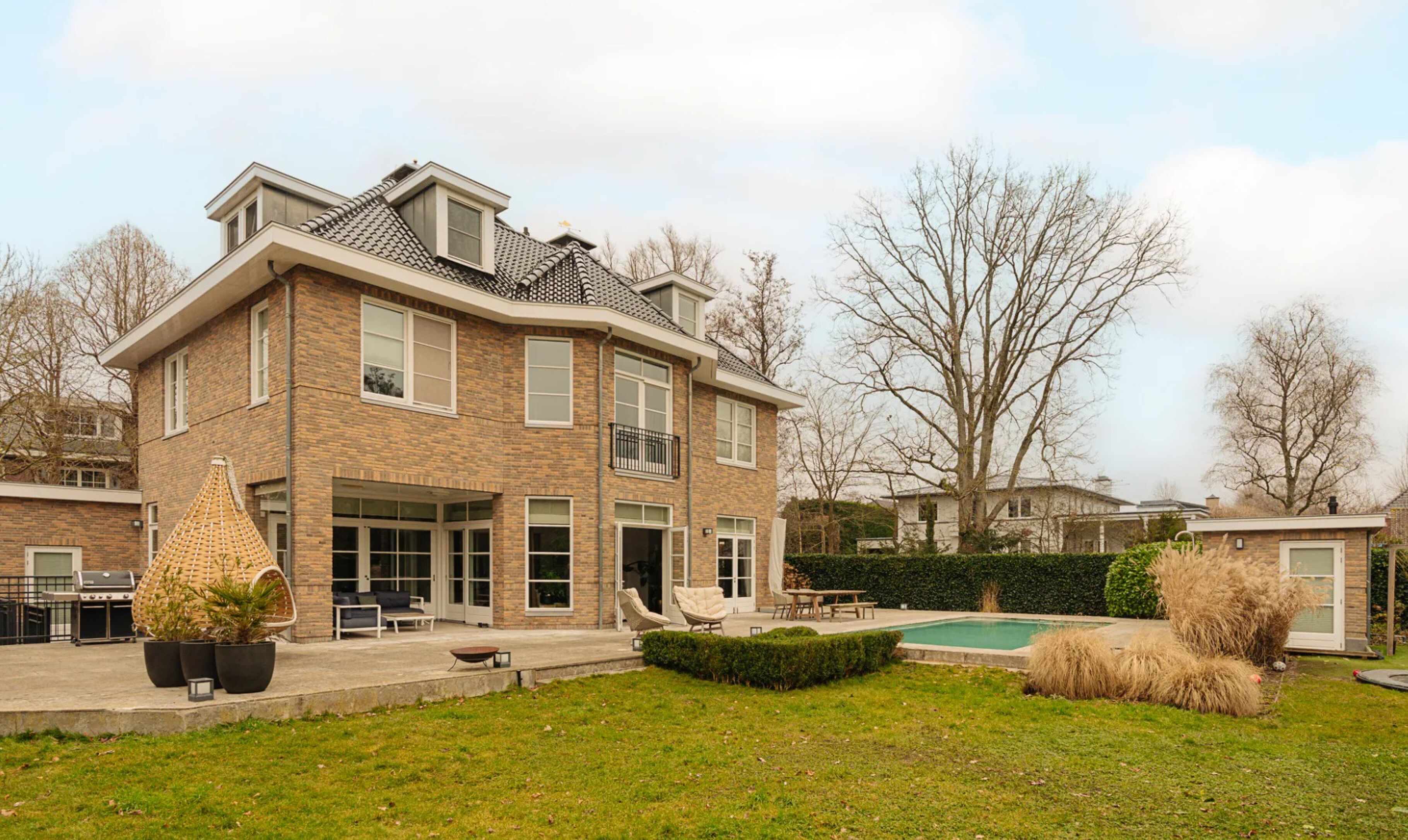 De parkeerruimte van de villa in Amstelveen