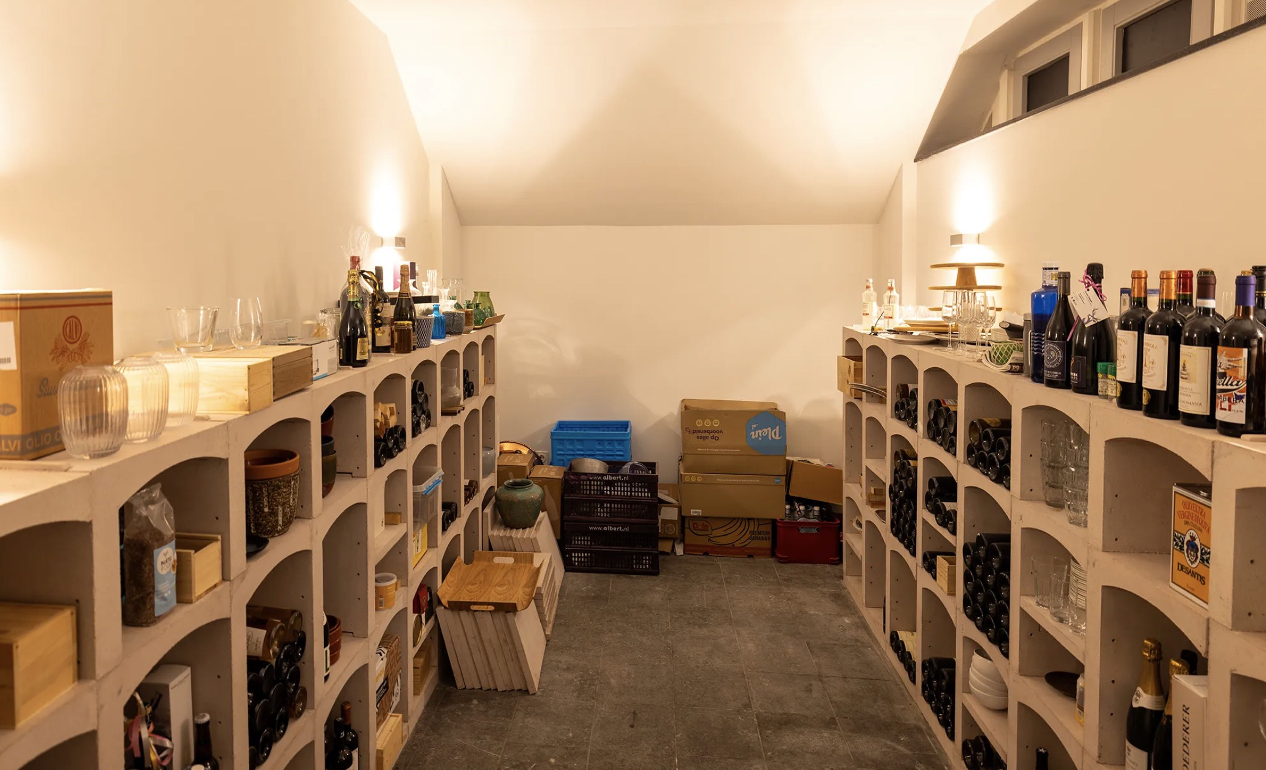 De wijnkelder van de villa in Bergen