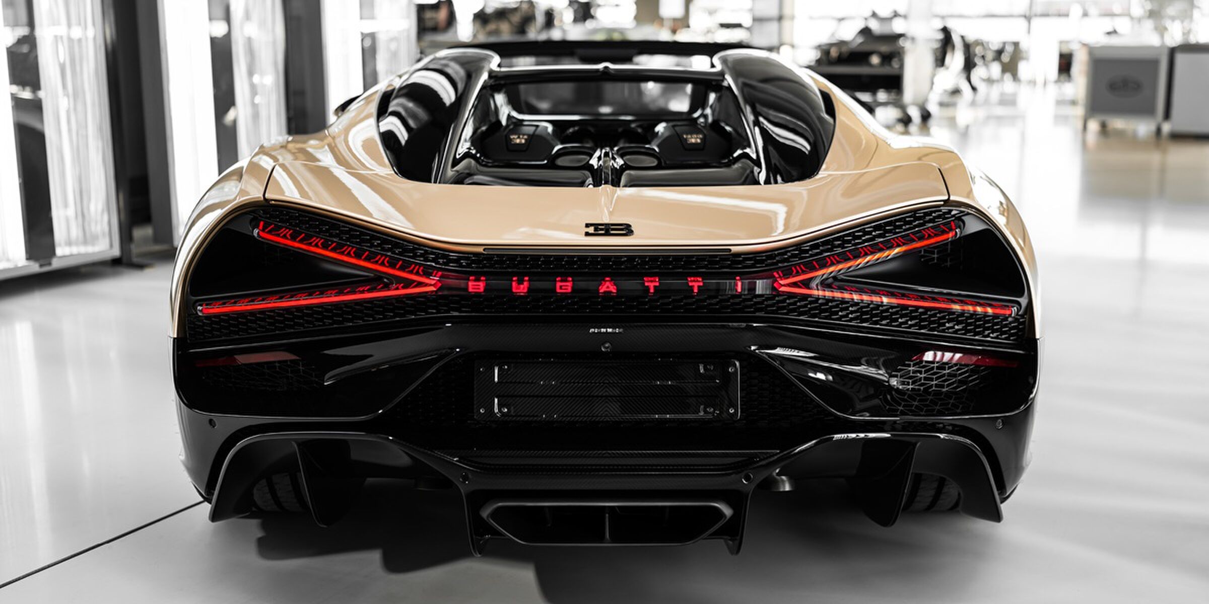 De achterkant van de speciale Bugatti Mistral