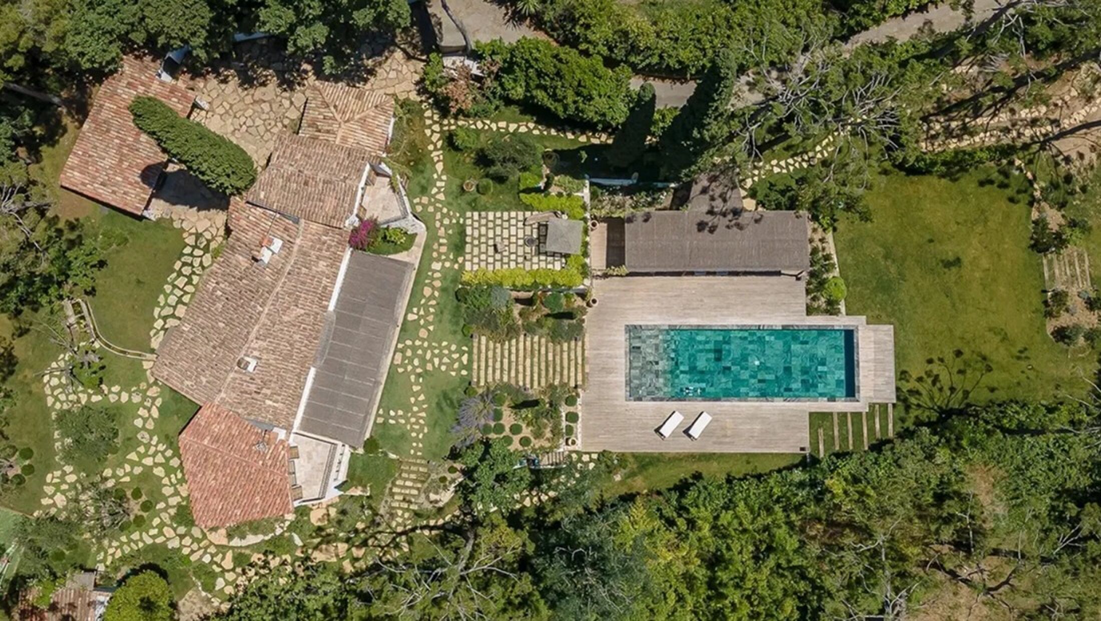 Een overzicht van de villa in Cannes