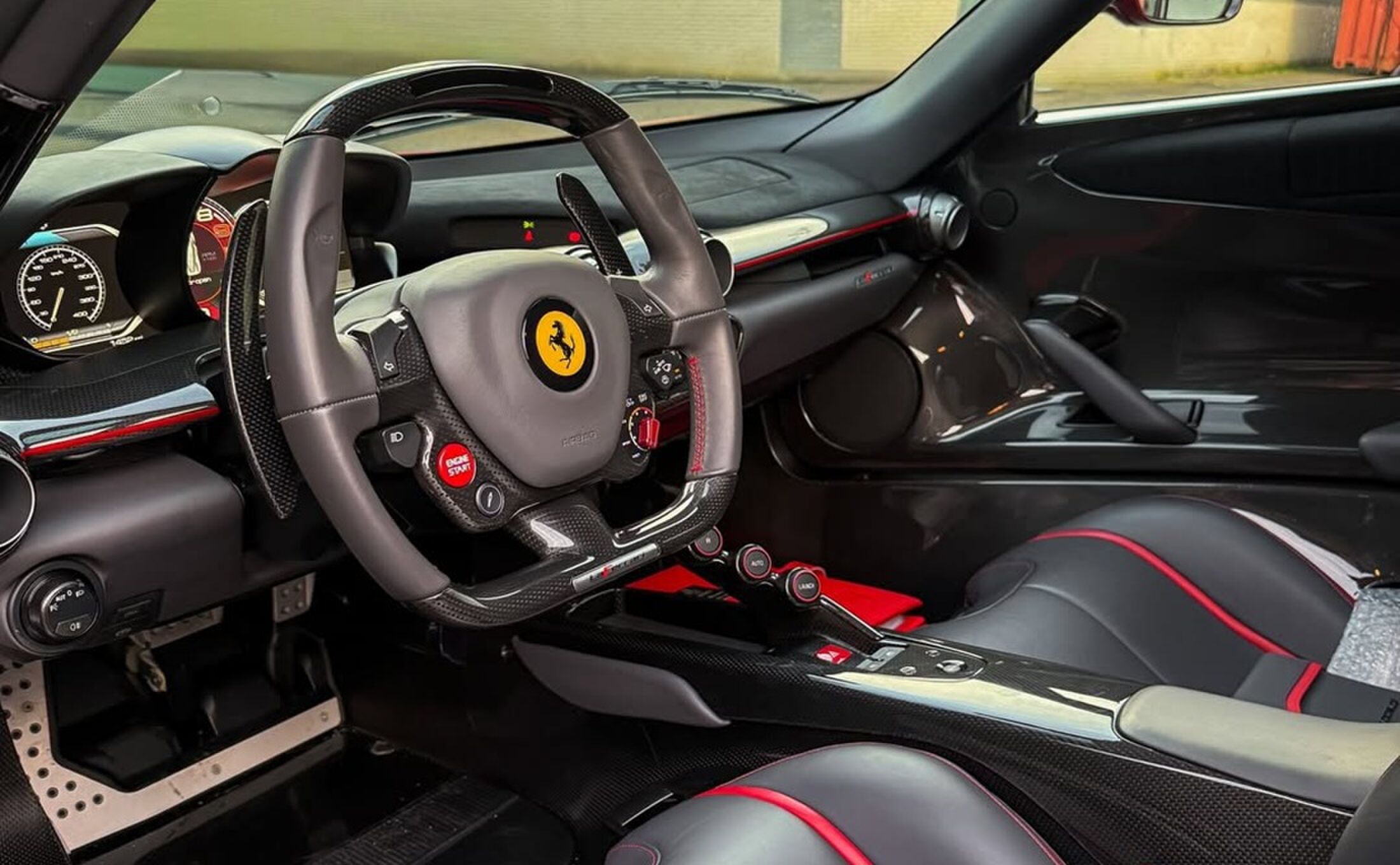 Het interieur van de in Nederland te koop staande LaFerrari