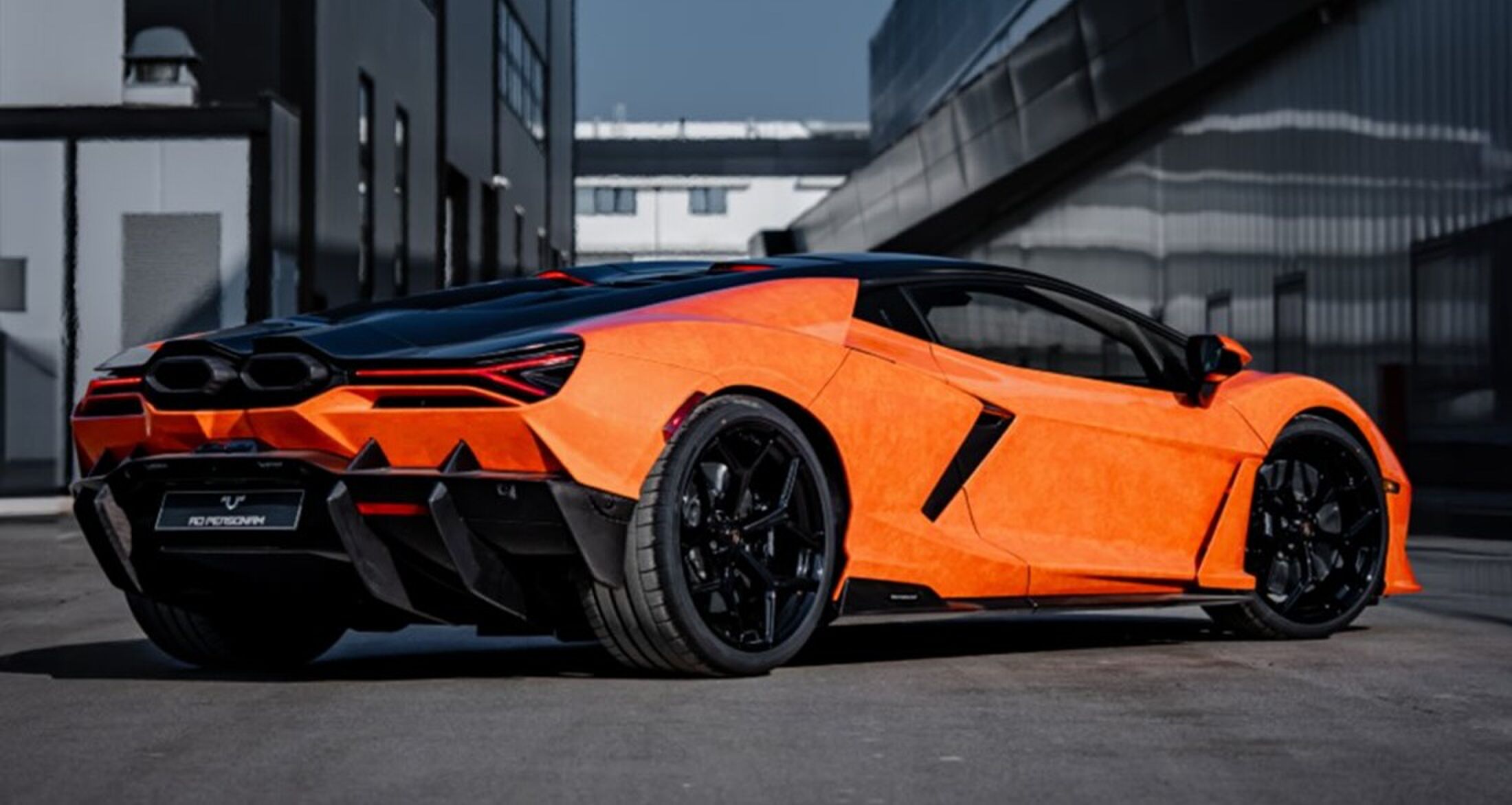 De achterkant van de Lamborghini Revuelto