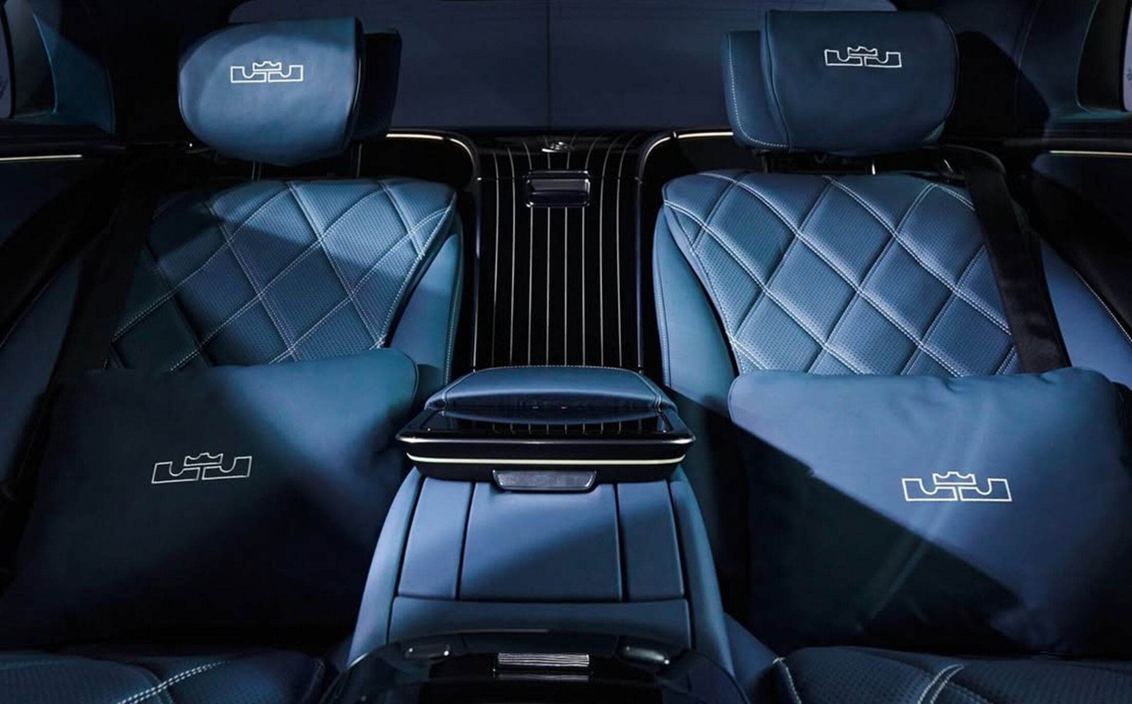 Het interieur van de Maybach van LeBron James