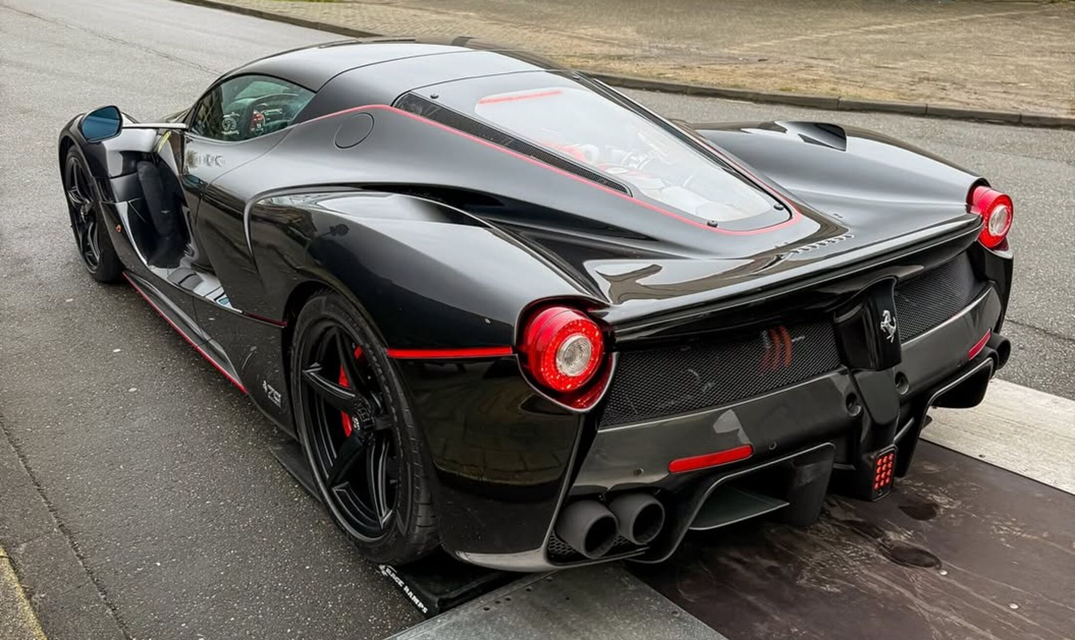 De achterzijde van de Ferrari LaFerrari Aperta