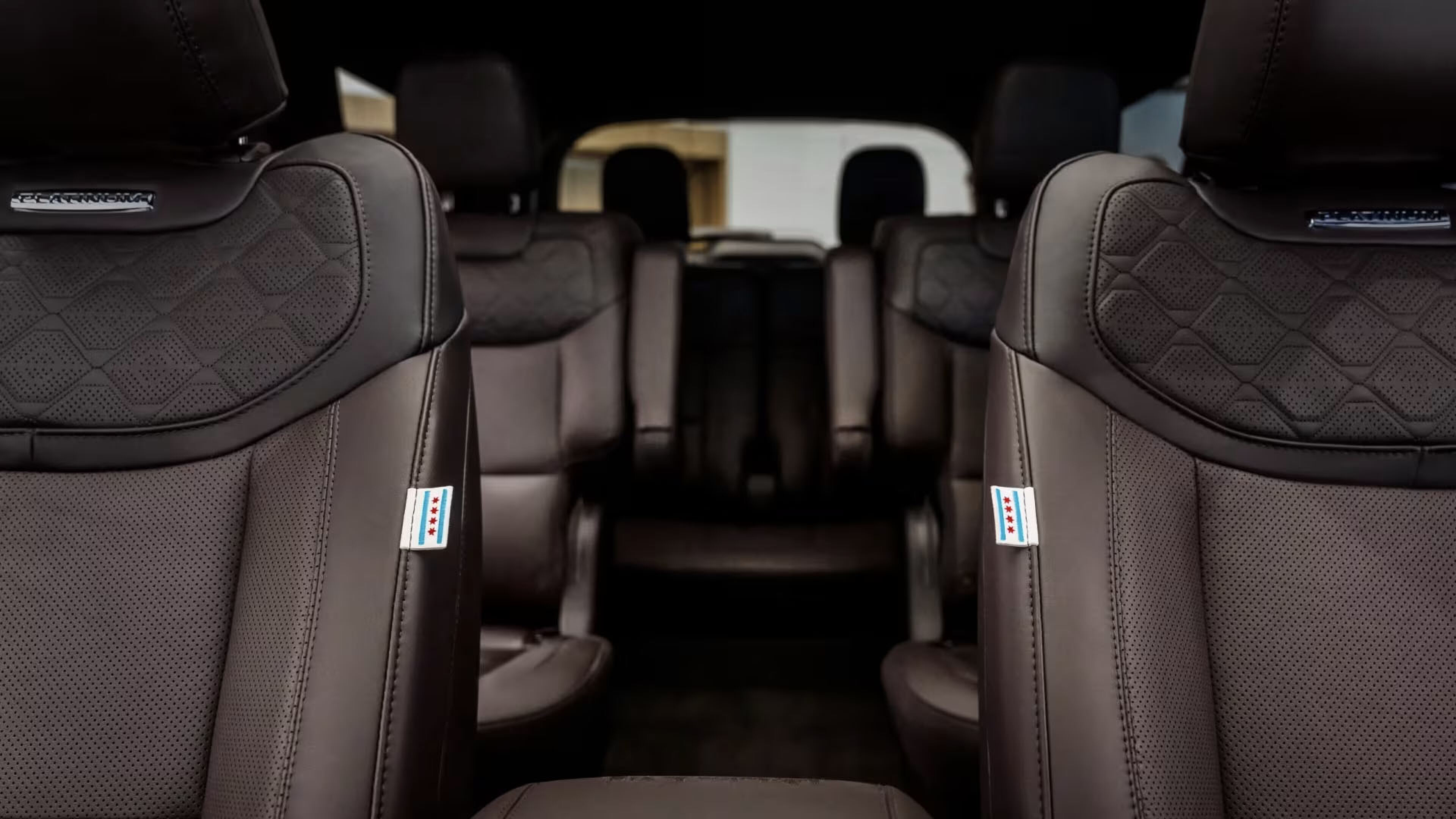 Het interieur van de Ford Explorer van de paus