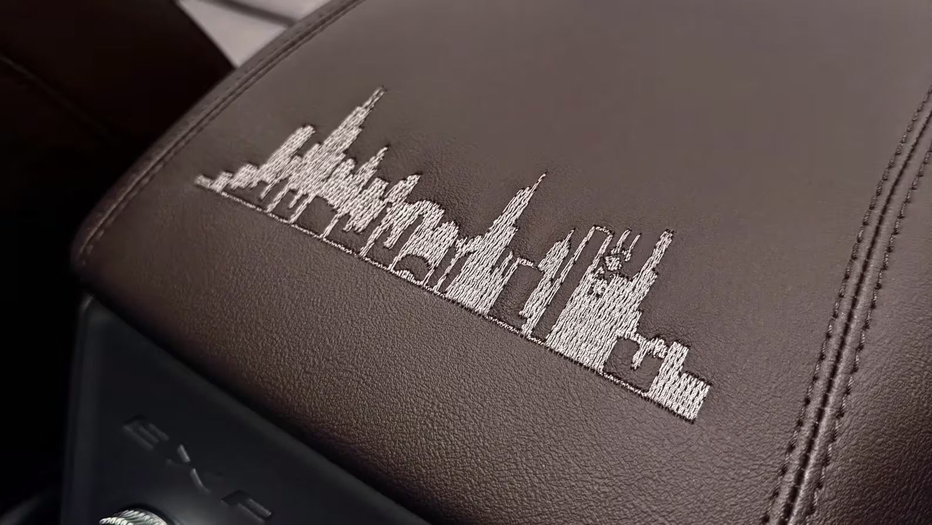 De personalisatie van de Ford Explorer van de paus