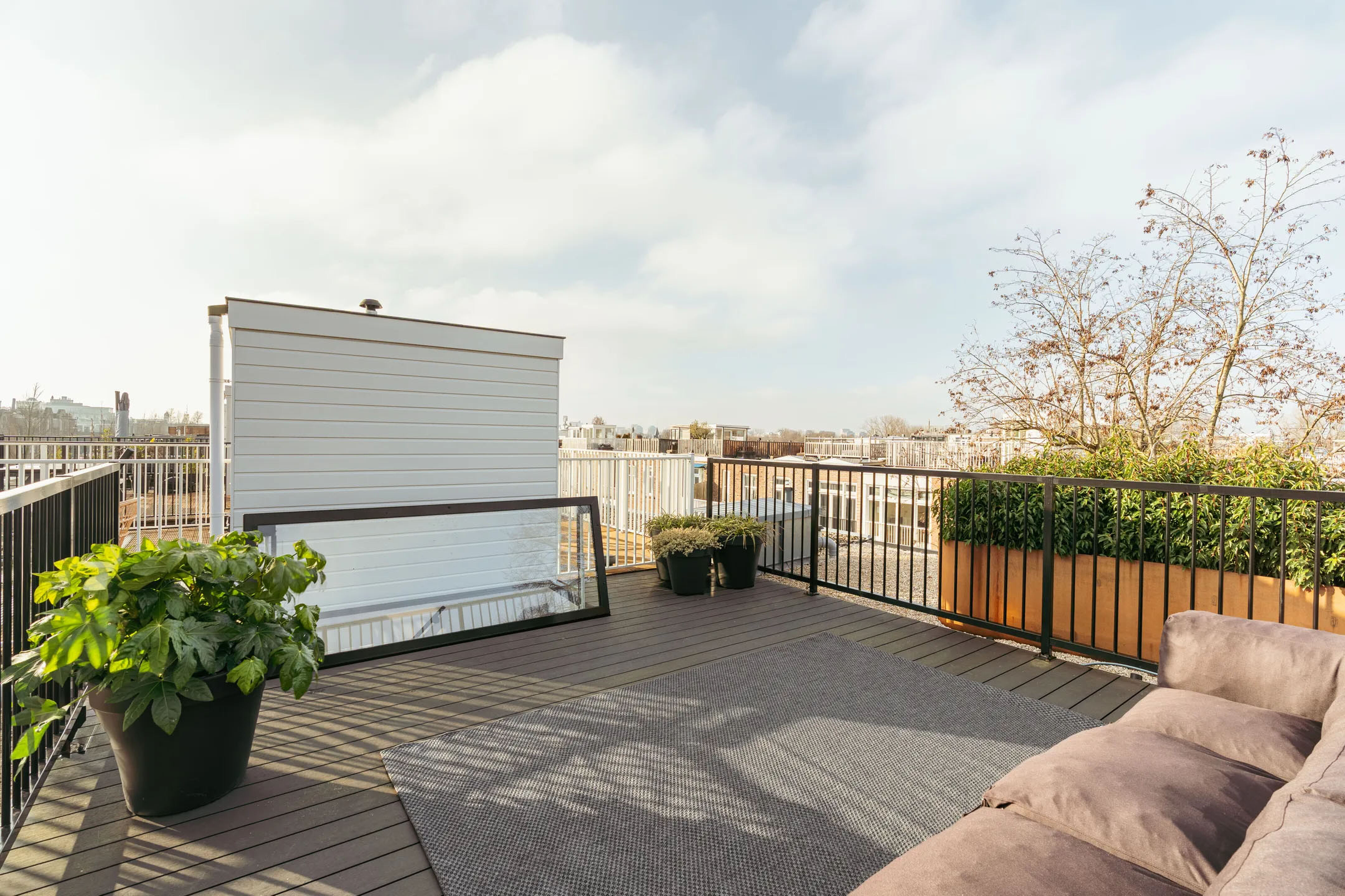 Het dakterras van het prachtige appartement in Amsterdam-Zuid