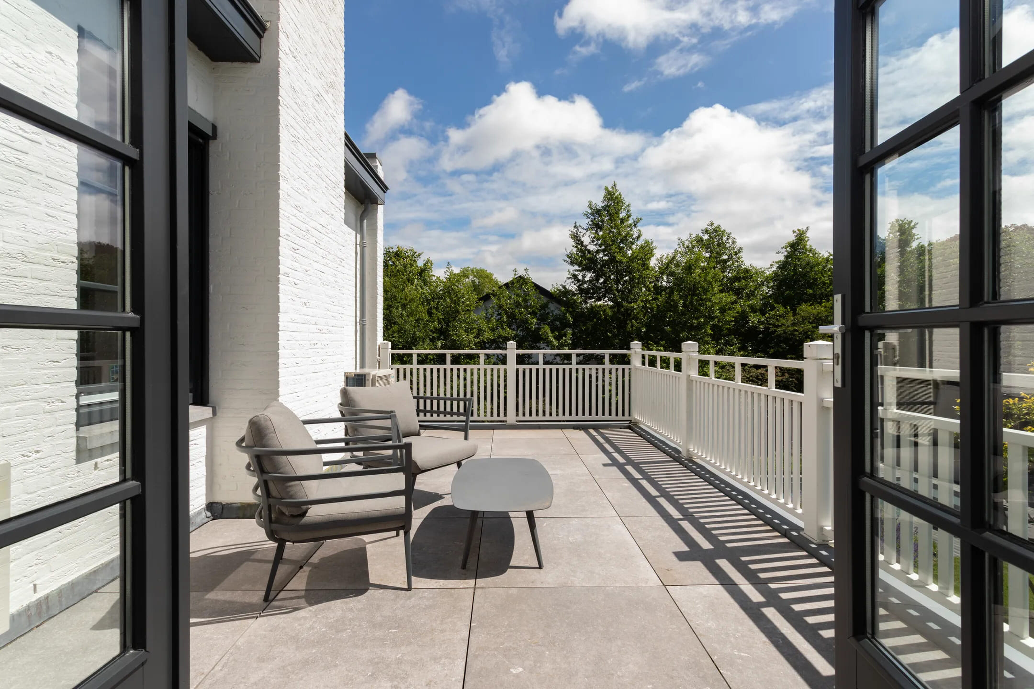 het balkon bij de villa in Noordwijkerhout