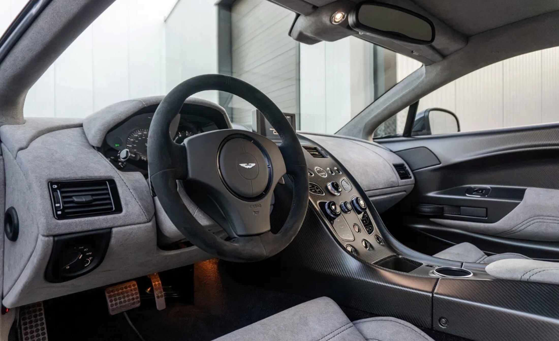 Het interieur van de Britse sportauto