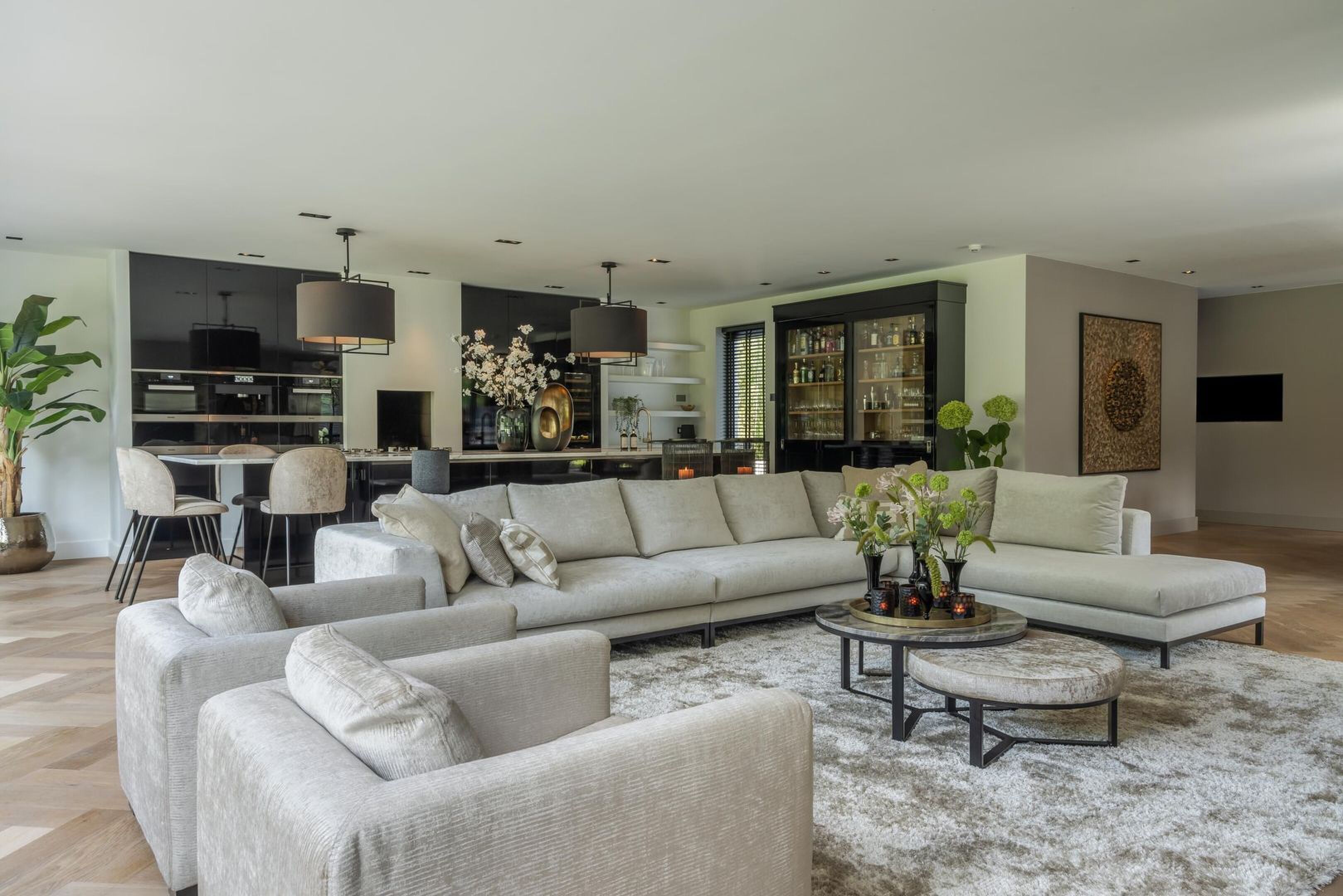 De living van de bosvilla in Soesterberg