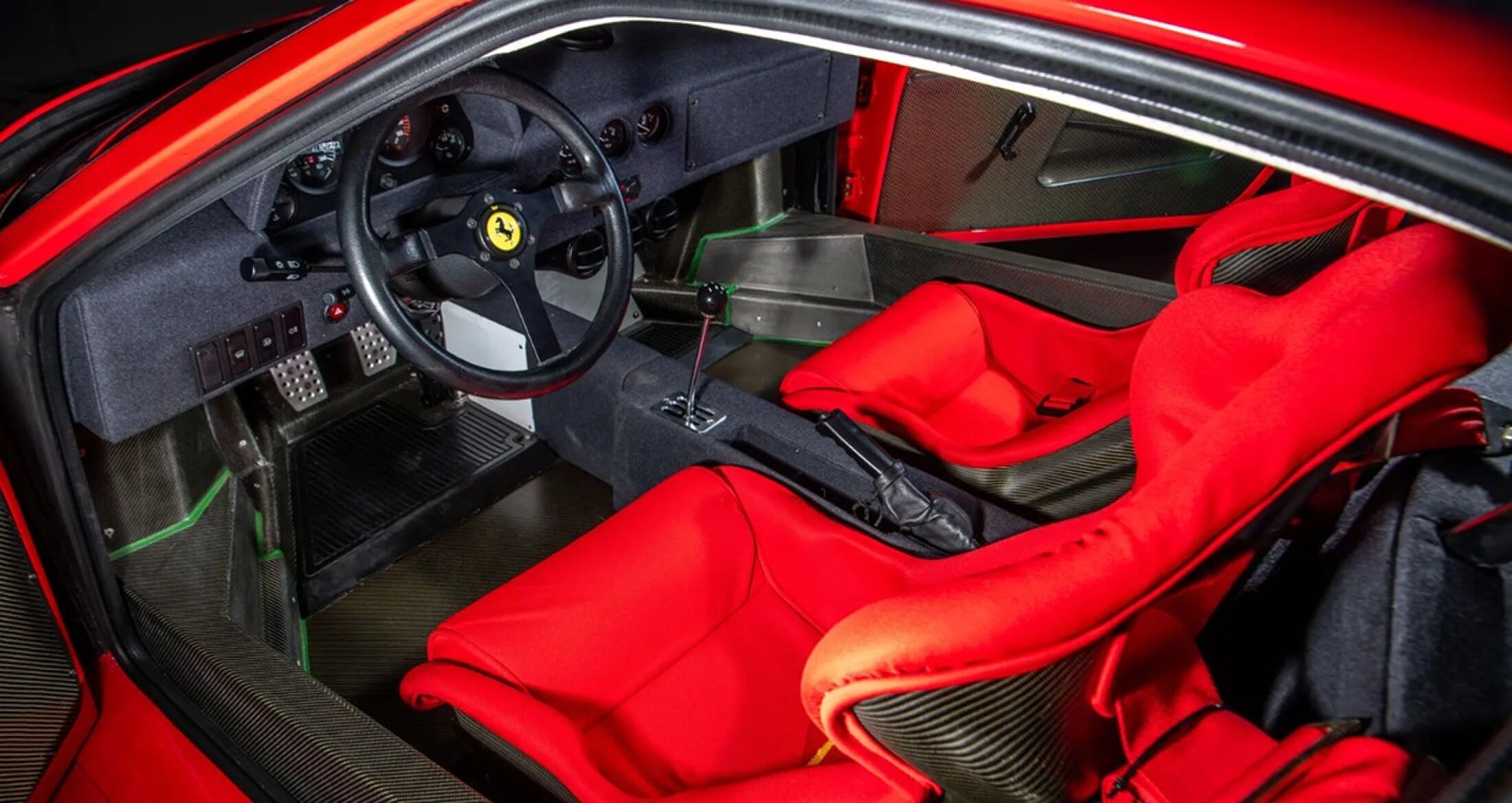 Het interieur van de omstreden Ferrari F40