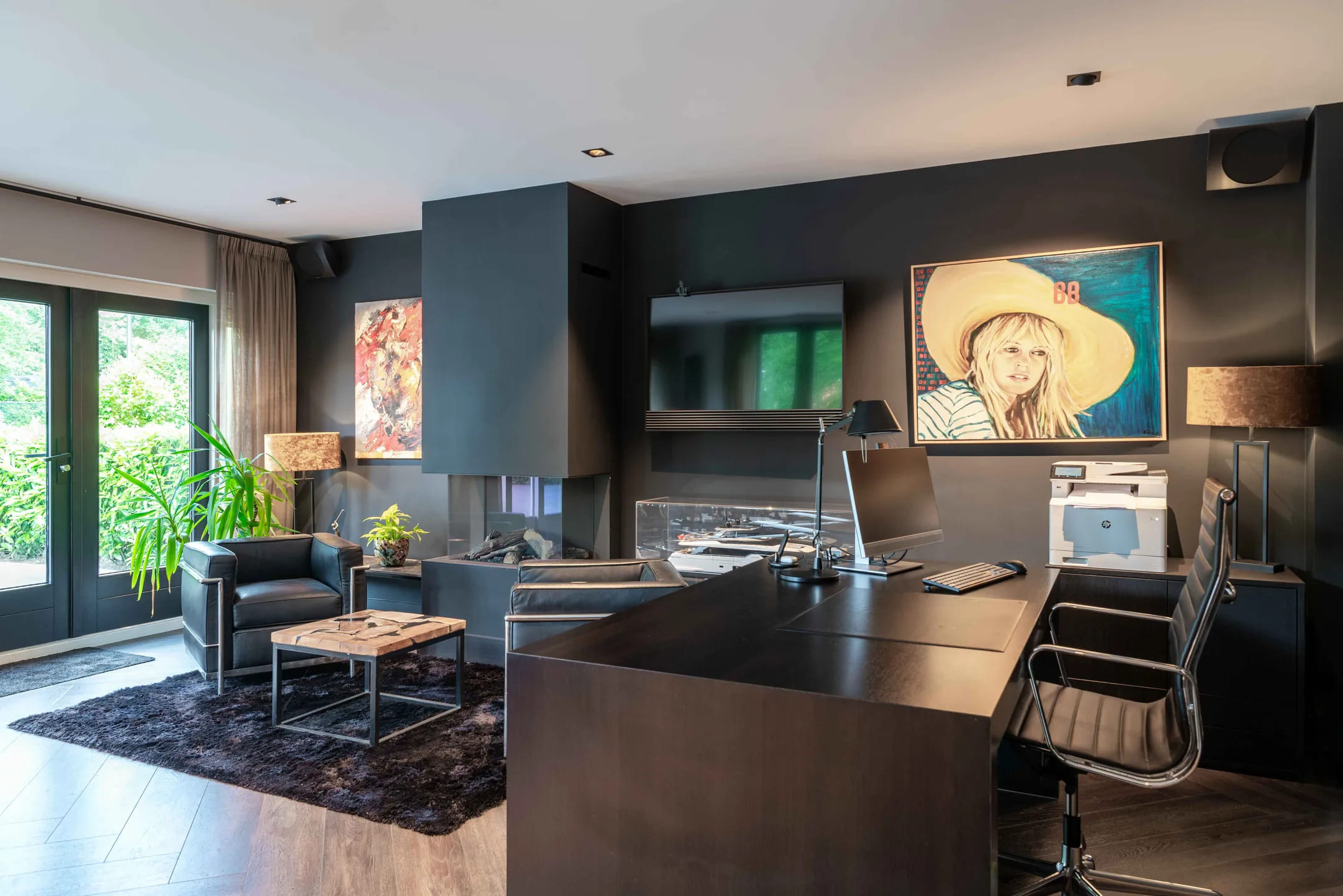 De werkkamer in de villa in Vught