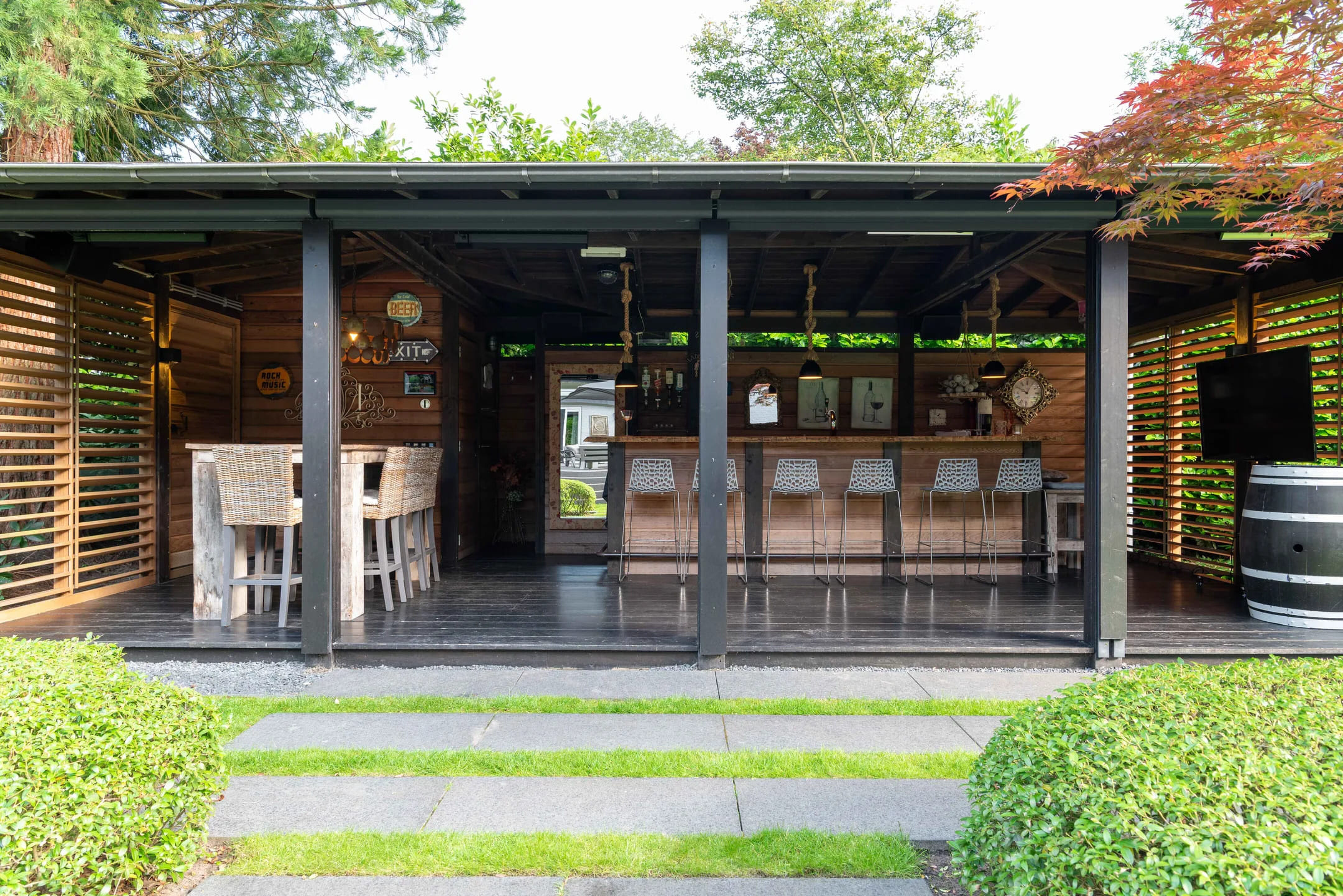Het poolhouse bij de villa in Vught