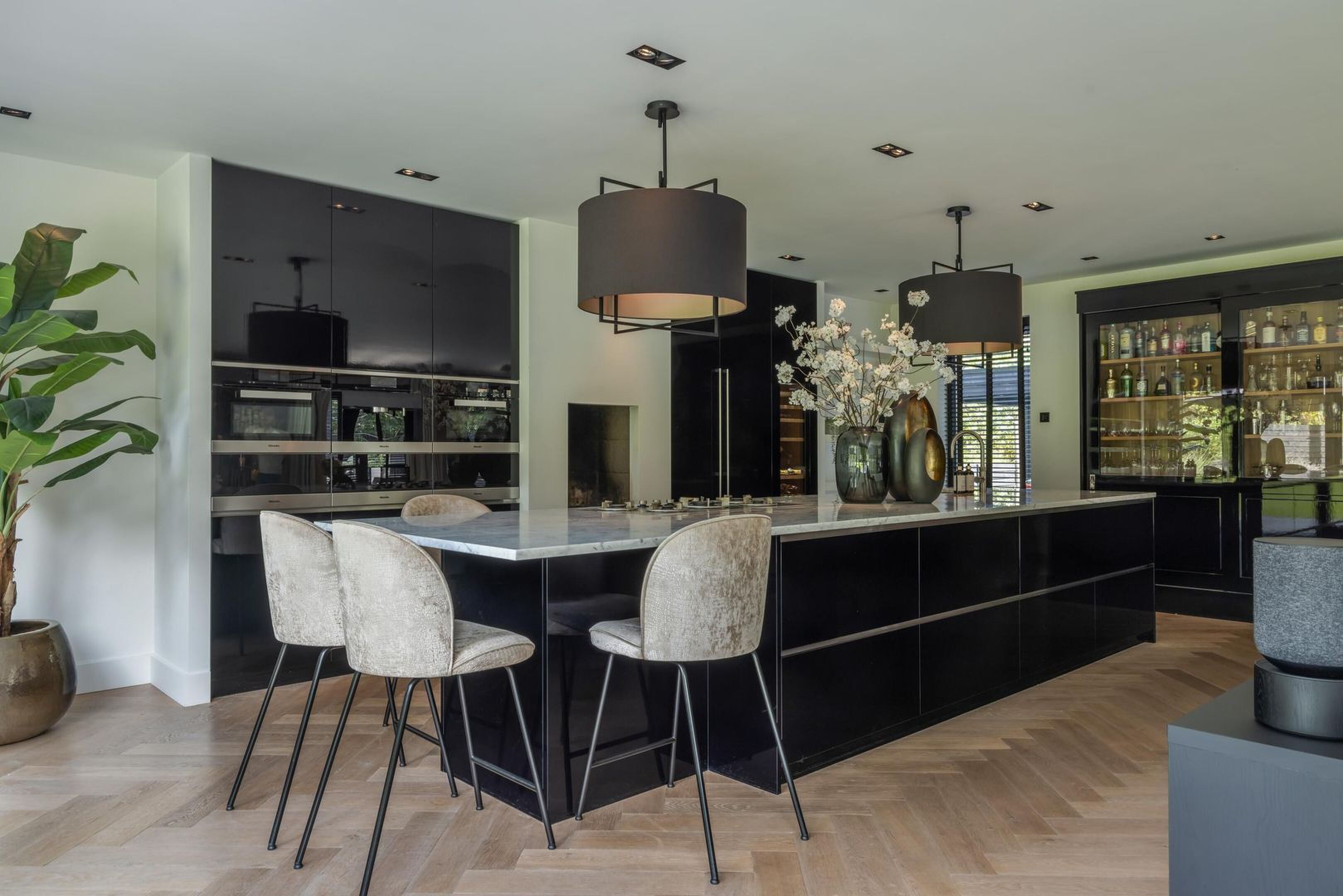 De woonkeuken met kookeiland