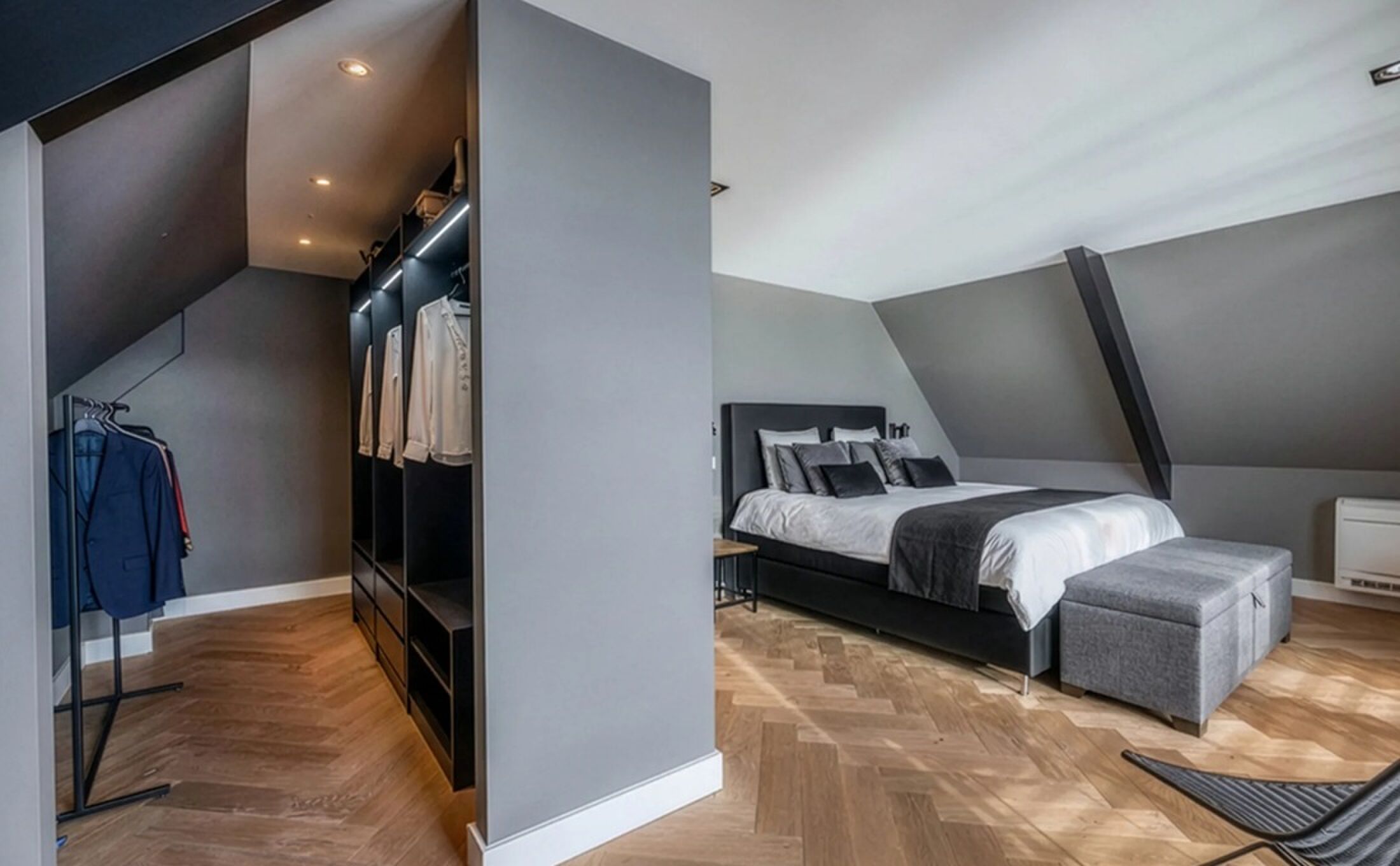 Eén van de luxe slaapkamers