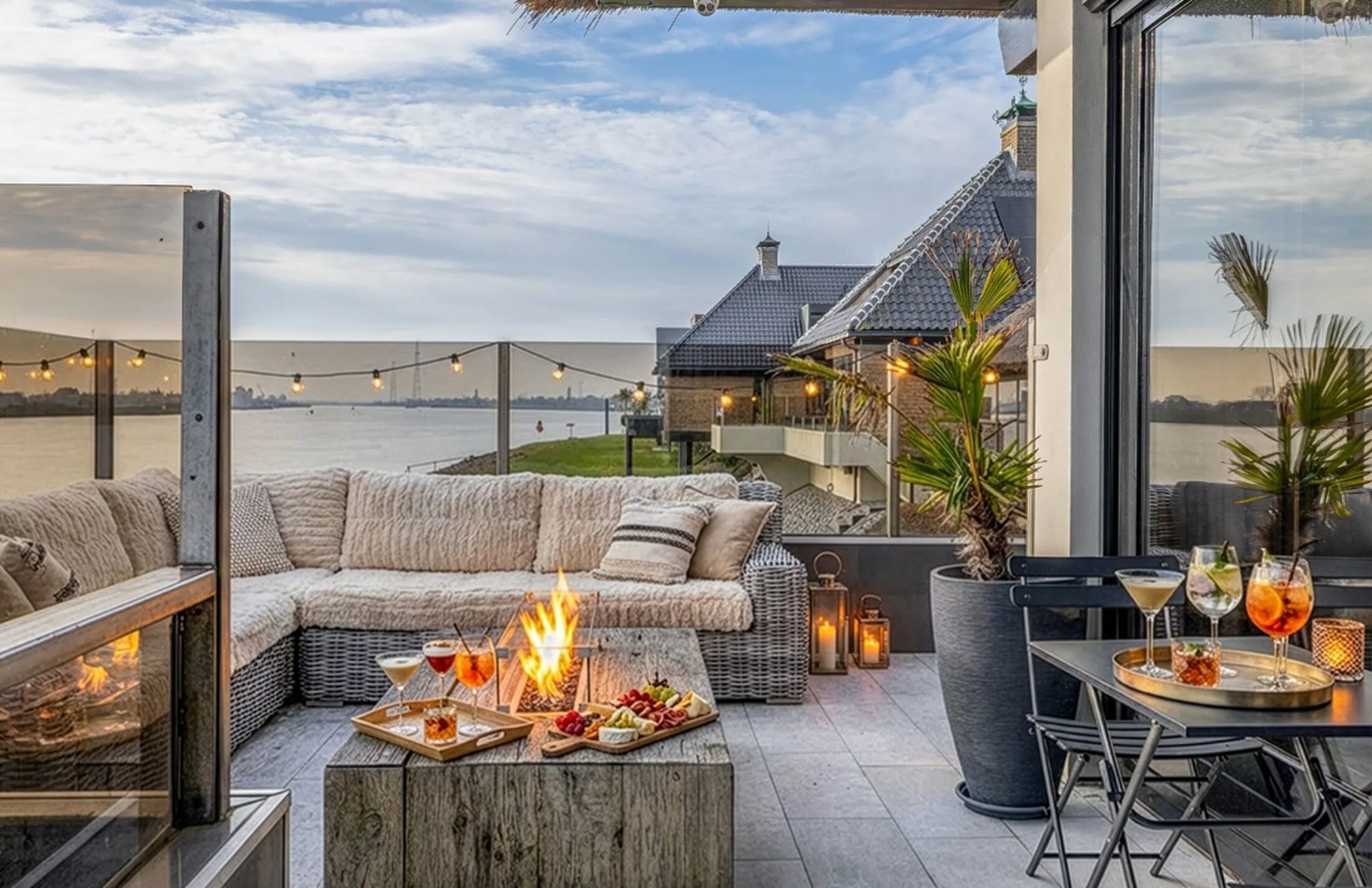 De buitenruimte met prachtig uitzicht