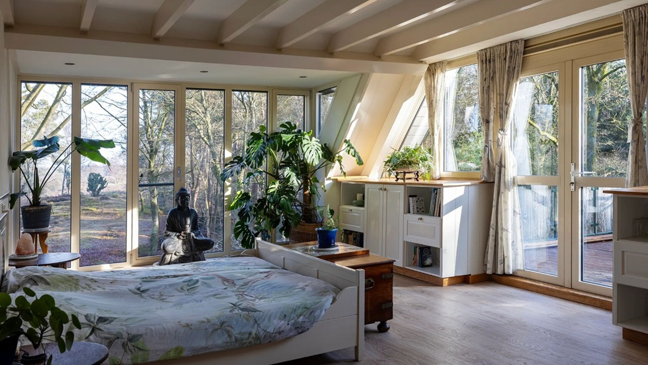 De slaapkamer met eigen balkon