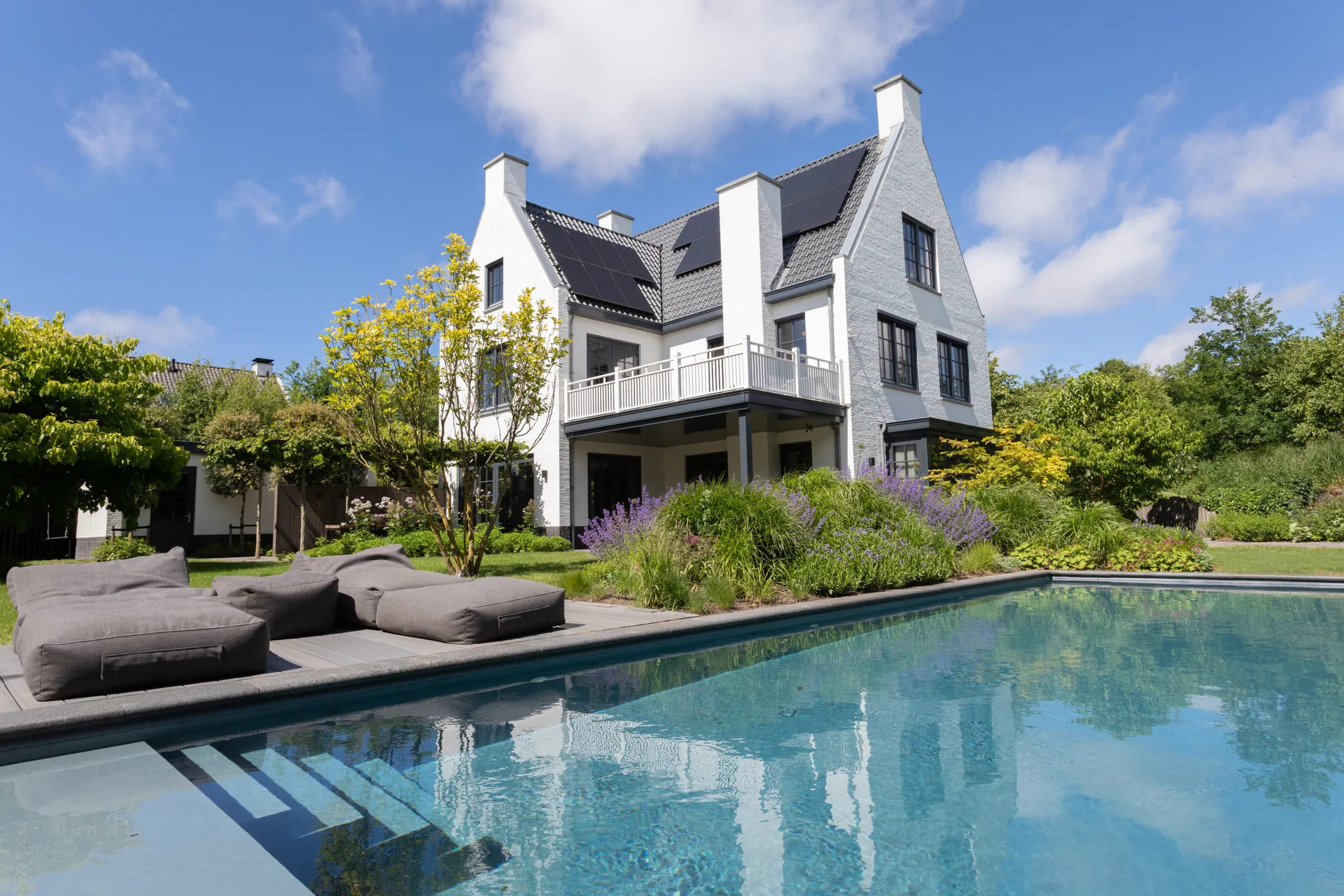 Indrukwekkende nieuwbouwvilla met zwembad, poolhouse en volledige privacy kost € 2,65 miljoen
