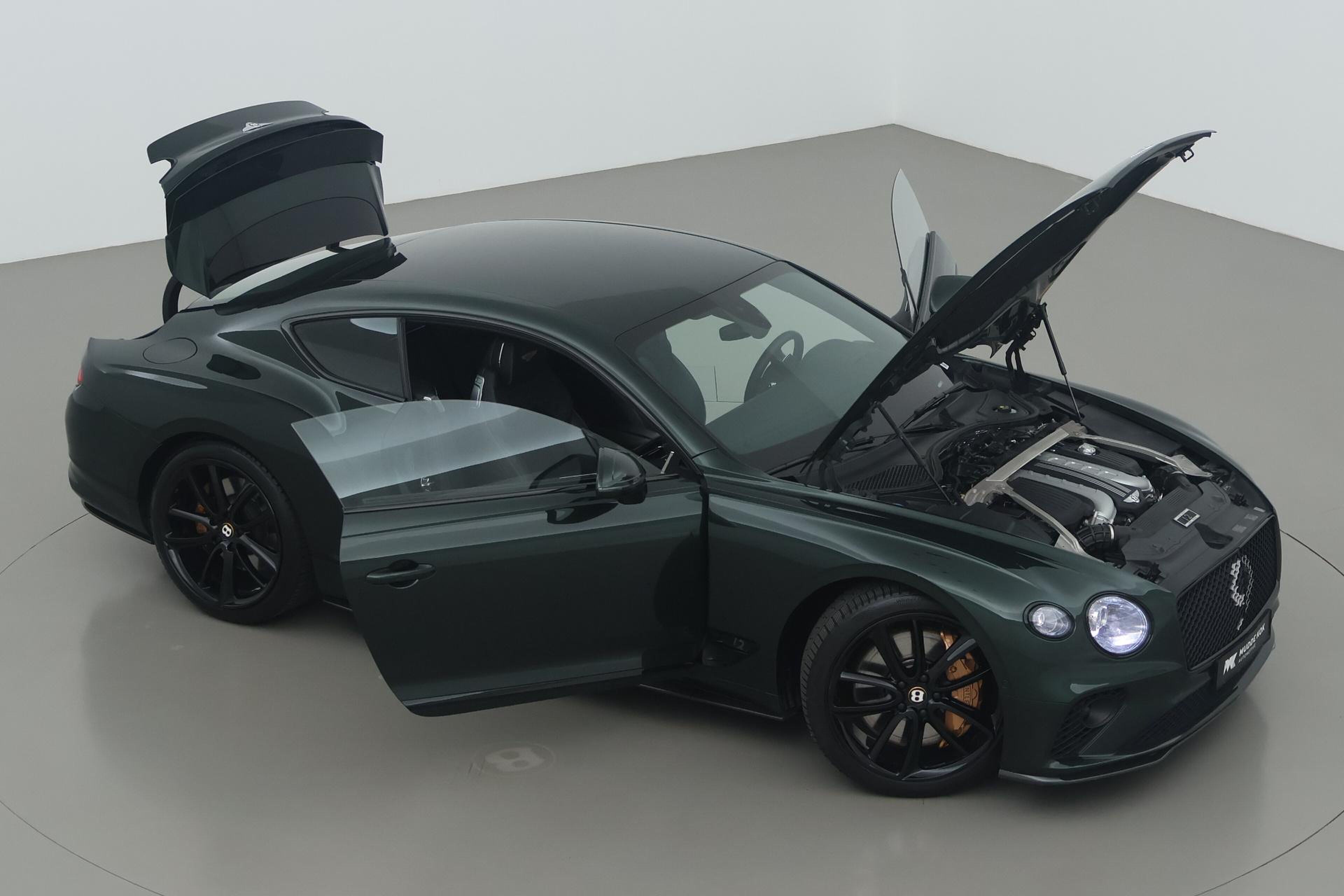 De zijkant van de Bentley Continental GT Speed W12