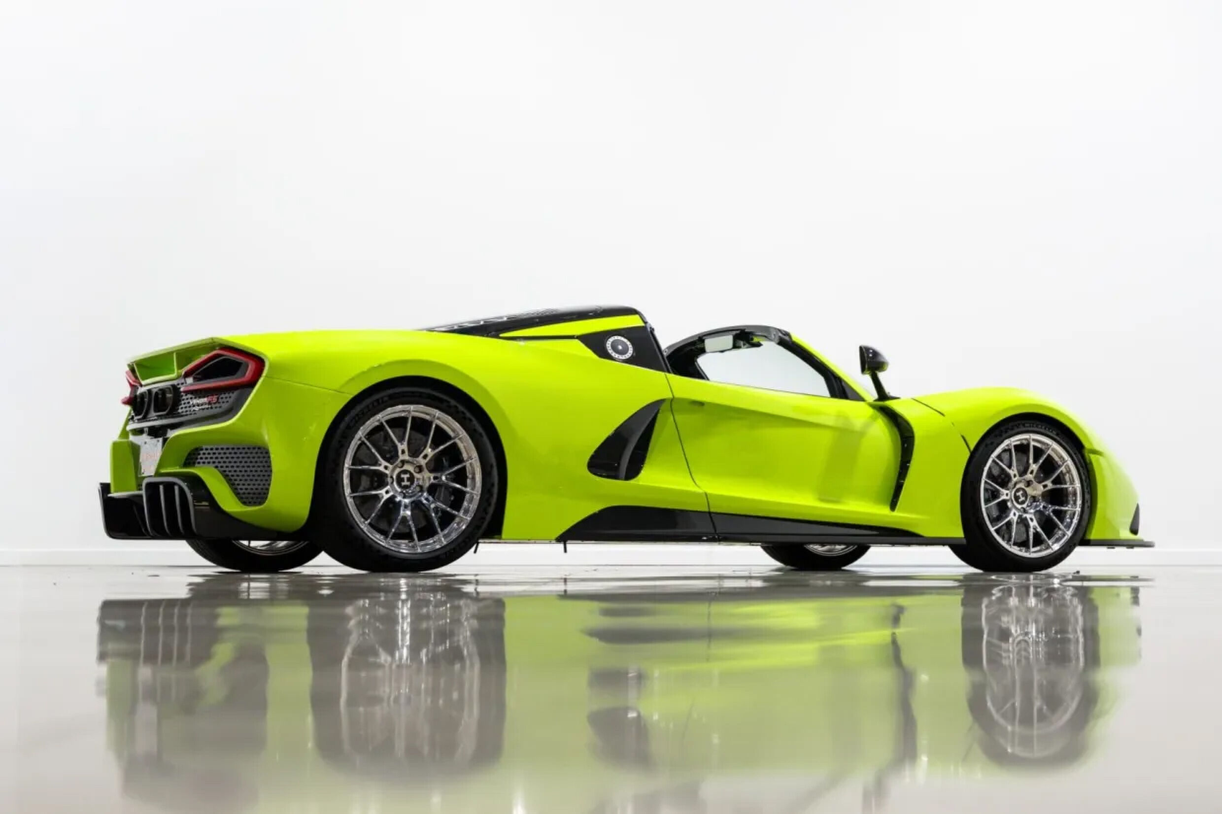 De achterkant van de Hennessey Venom F5