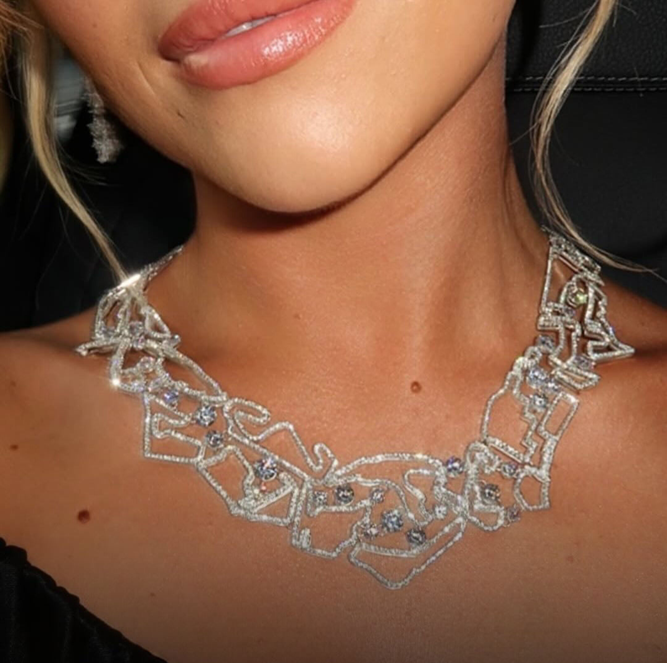 De ketting van Hannah St. John