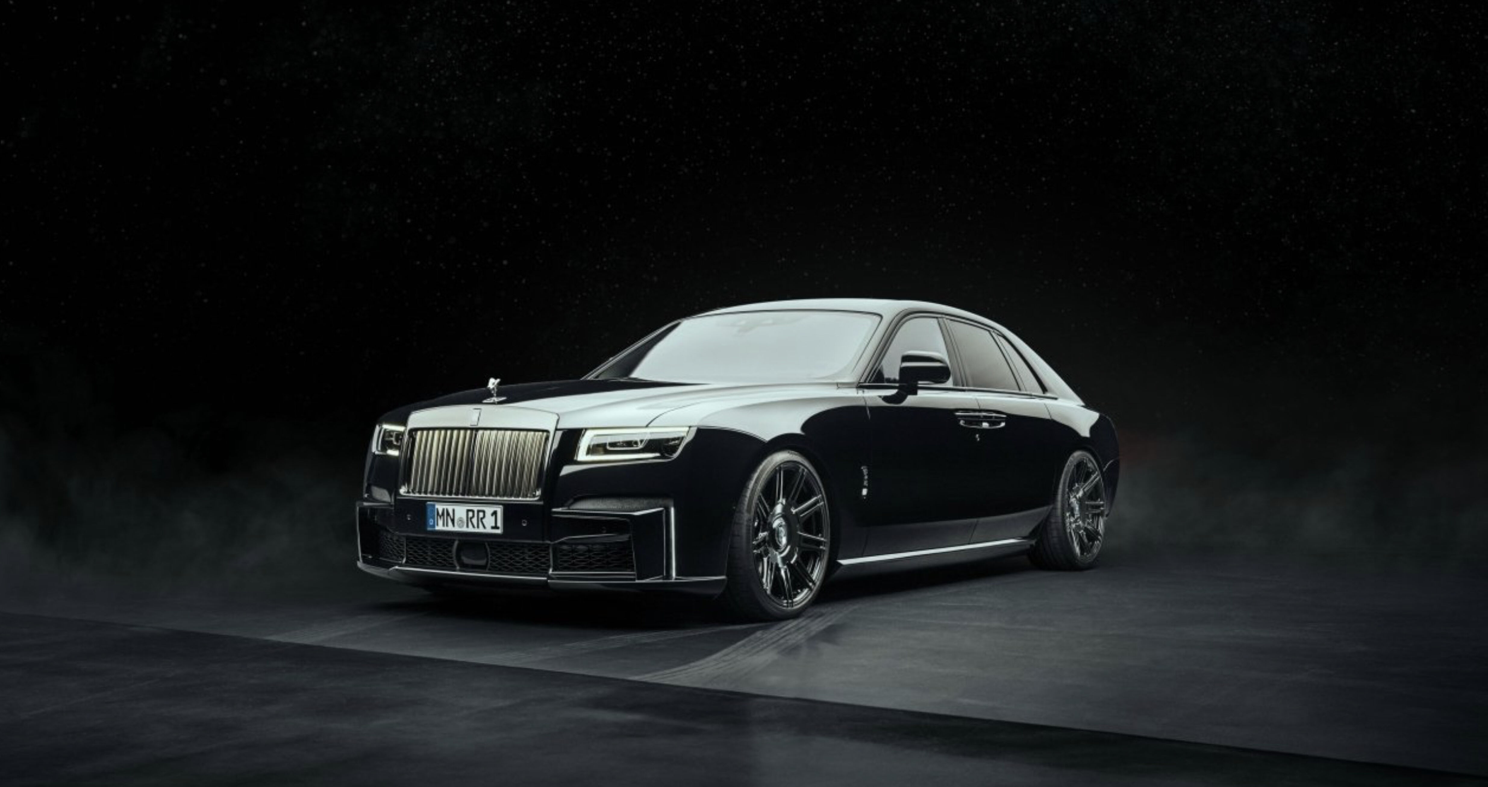 De voorzijde van een Rolls Royce Black Badge