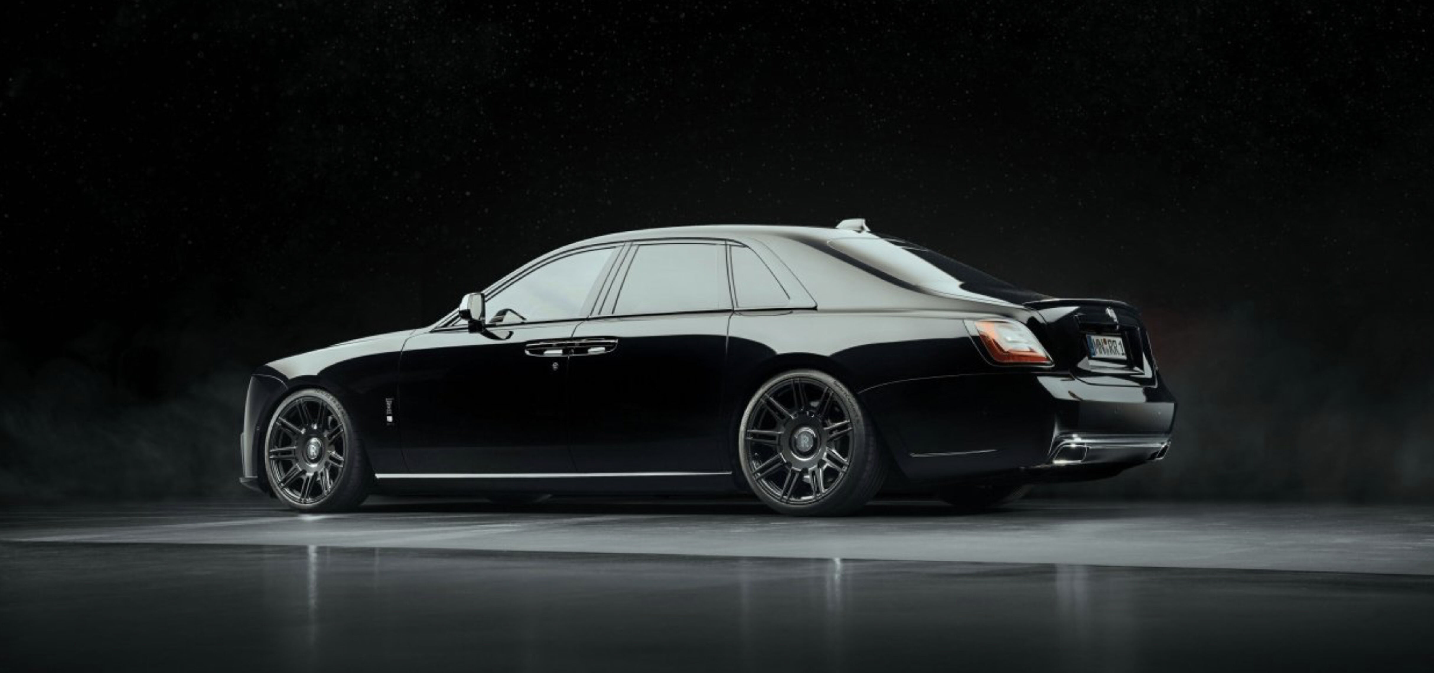 De zijkant van een Rolls-Royce Black Badge