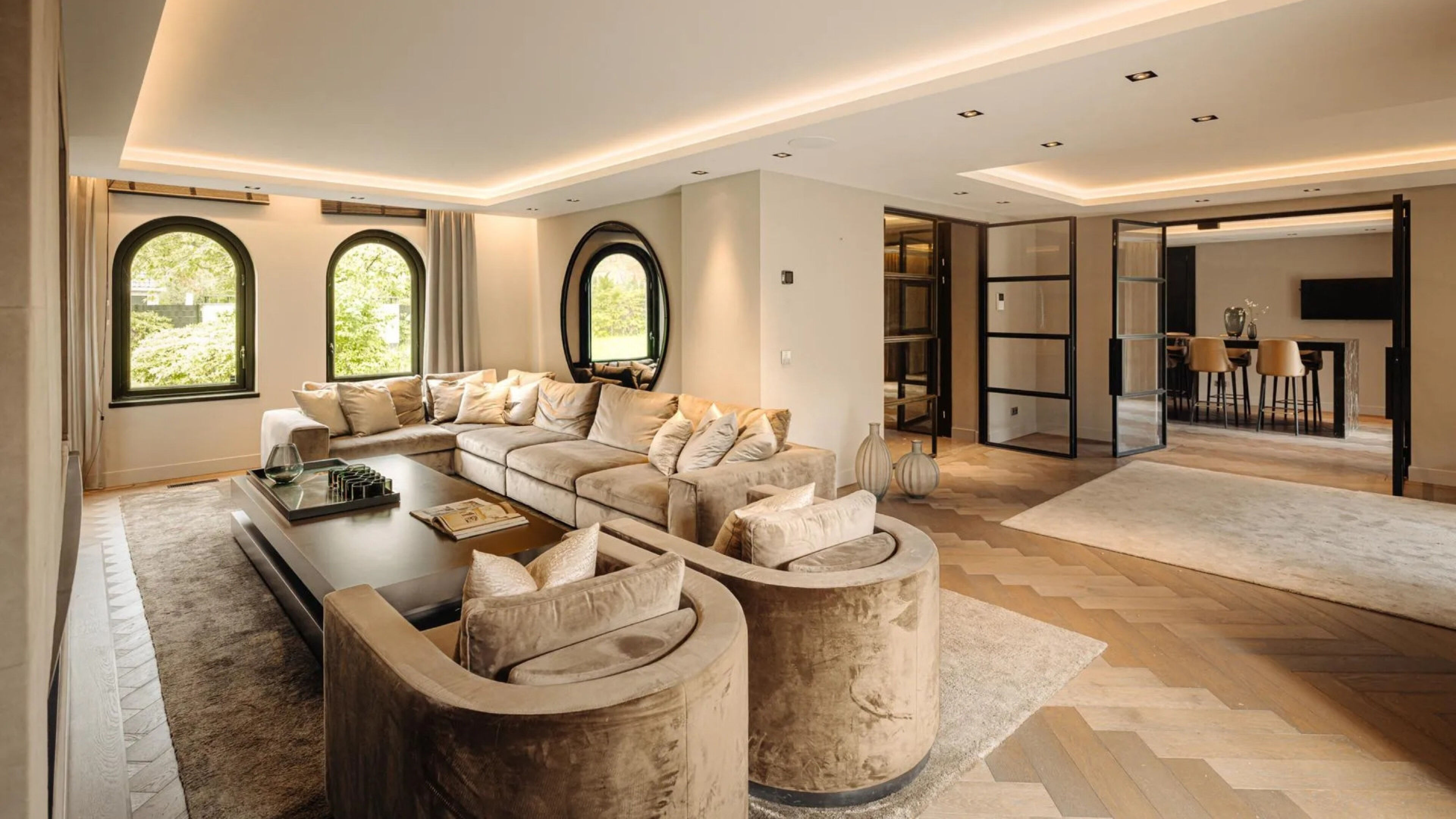 De woonkamer van de voormalige villa van Boef