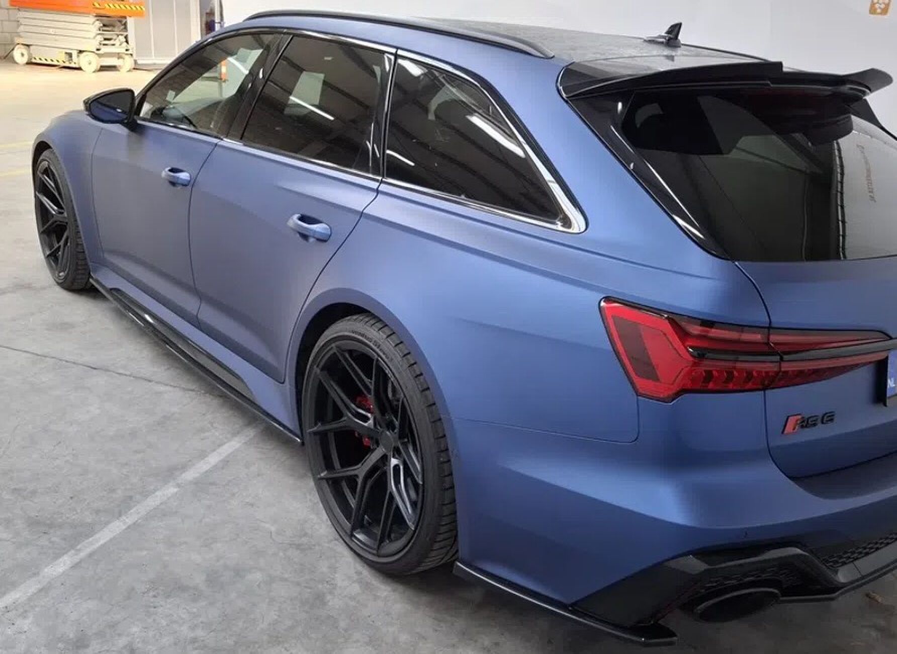De achterzijde van de Audi RS6 Avant