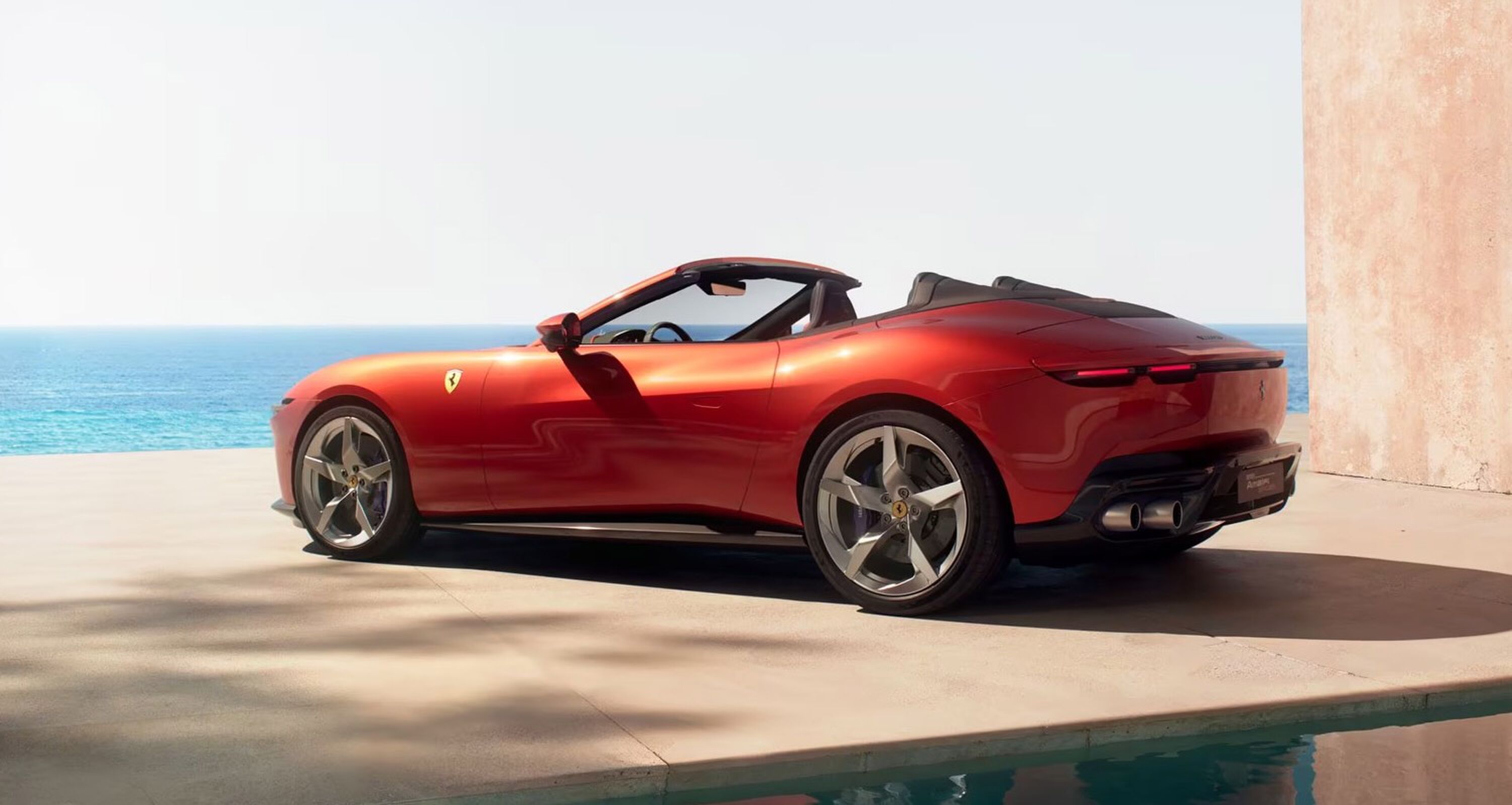 De achterzijde van de Ferrari Amalfi Spider