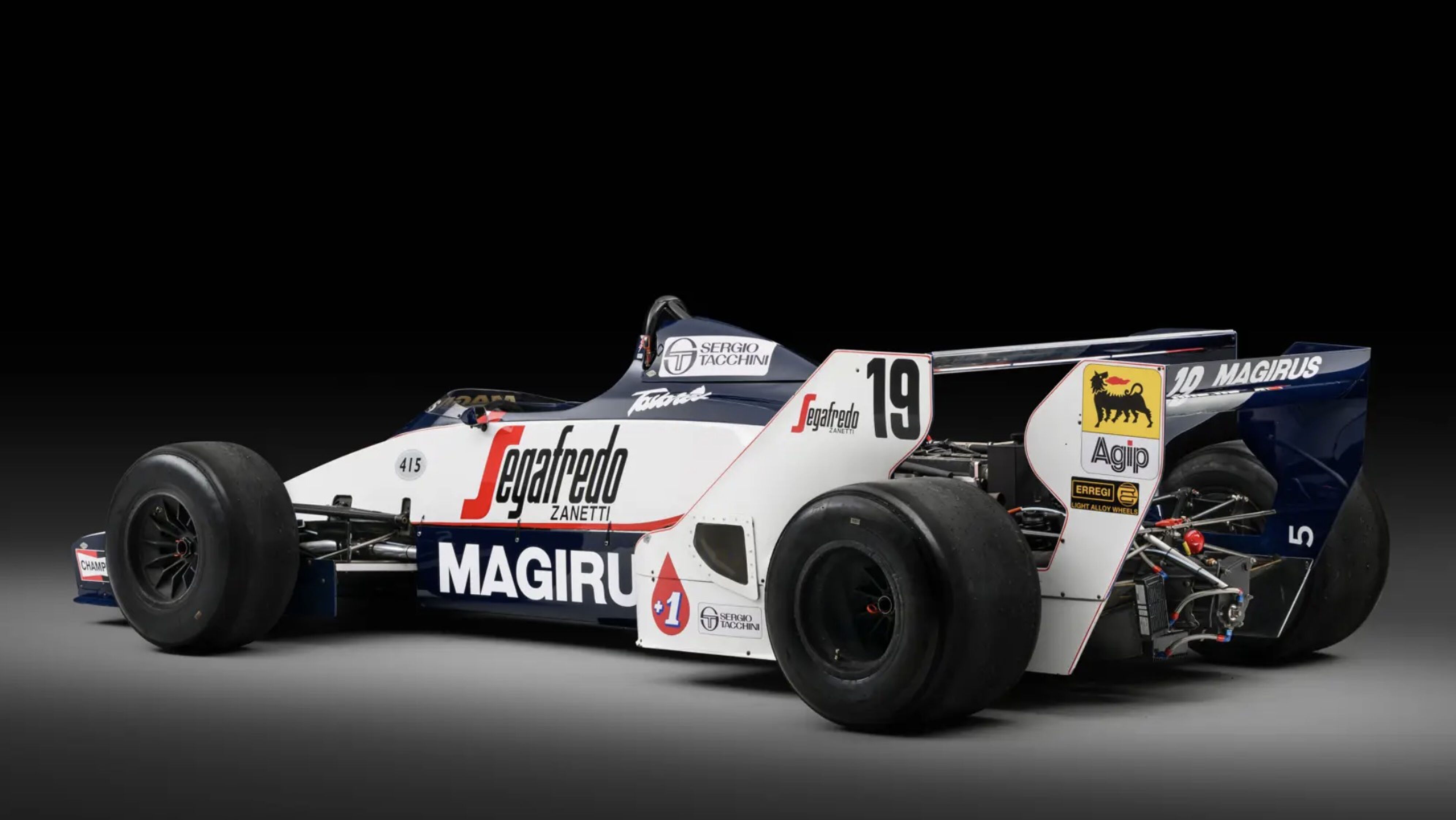 De achterzijde van de eerste Formule 1-auto van Ayrton Senna die naar de veiling gaat