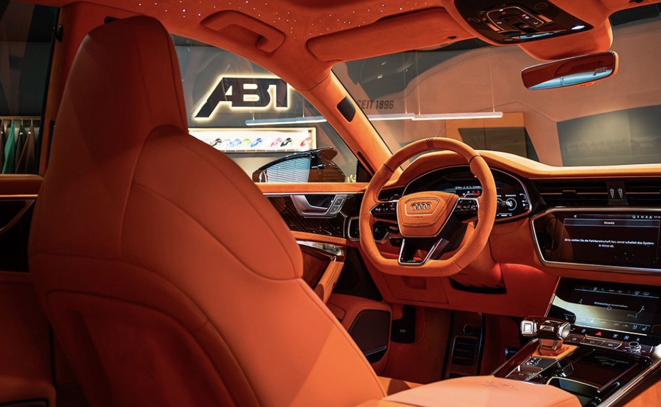 Het interieur van de door ABT onder handen genomen Audi RS7 Legacy Edition
