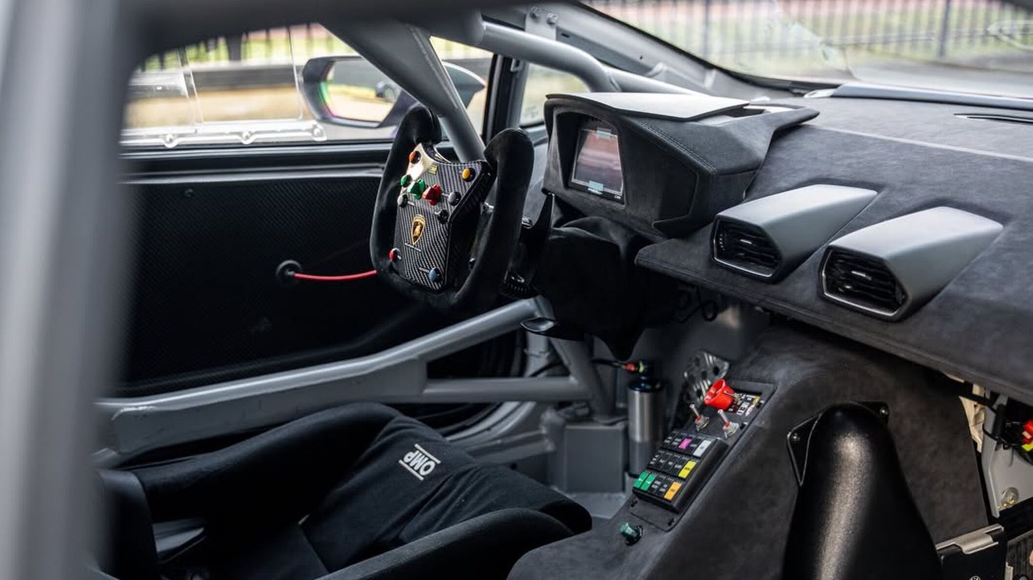 Het interieur van de Lamborghini Huracán LP620-2 Super Trofeo