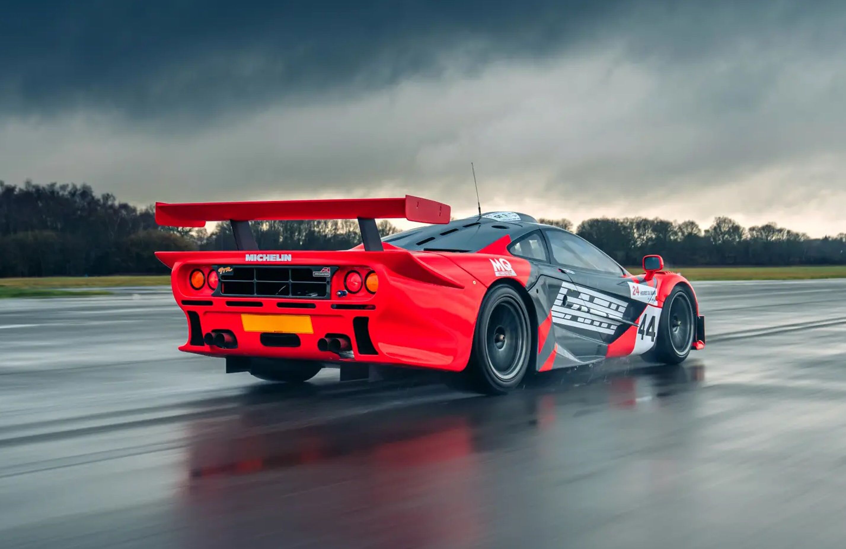 De achterzijde van de McLaren F1 GTR