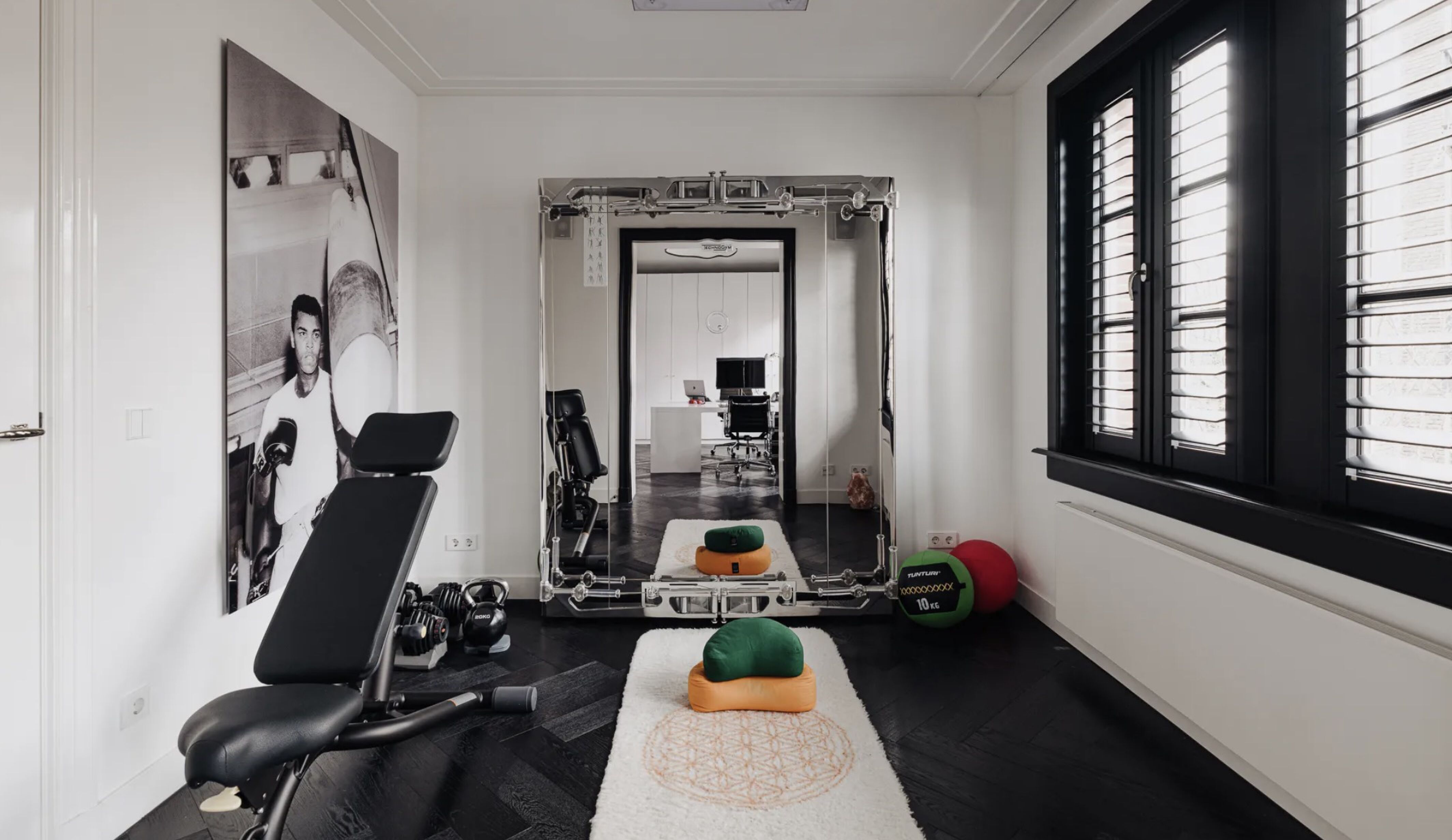 De gym in het pand van de Duitse investeerder in Amsterdam-Zuid