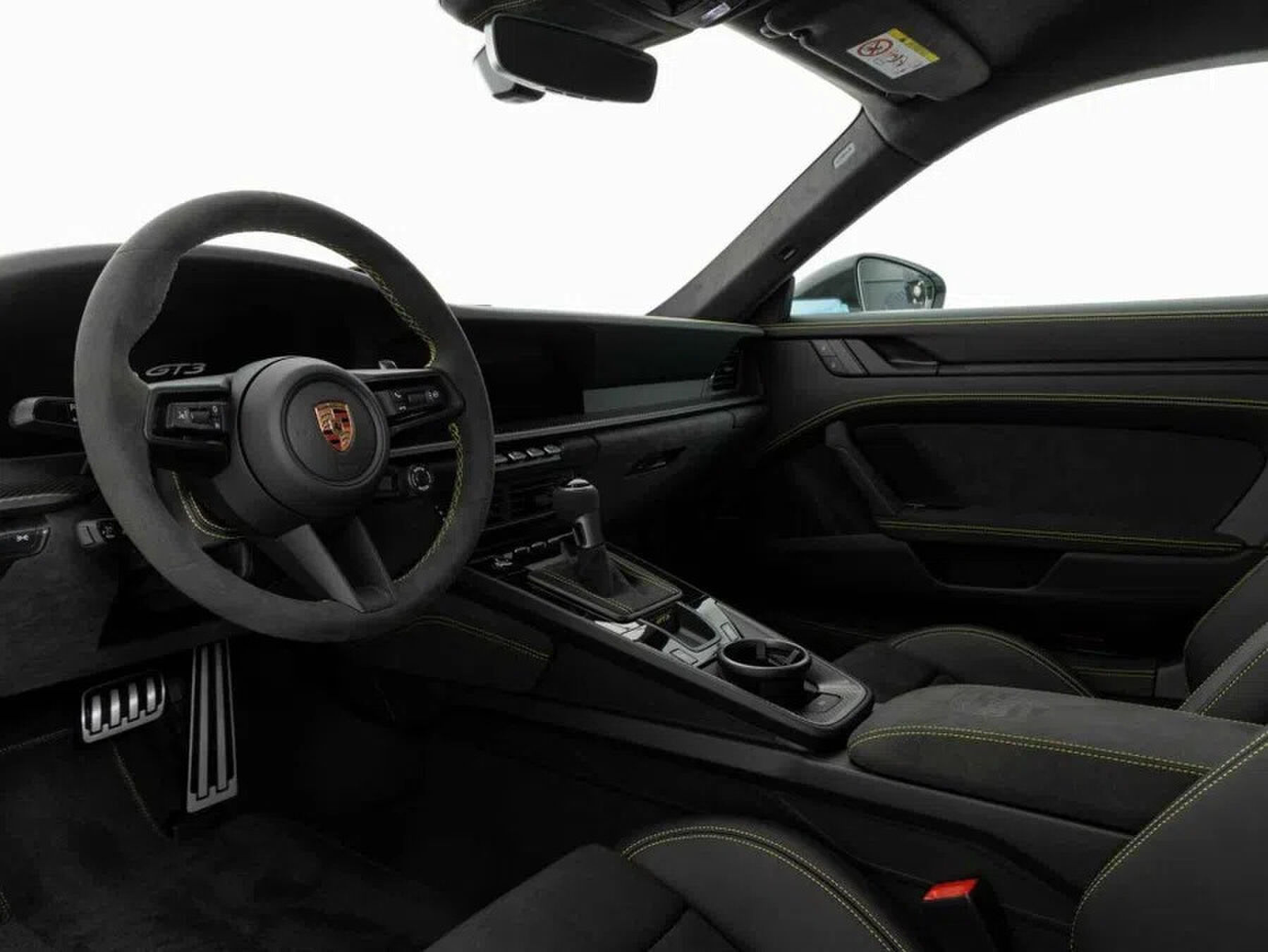 Het interieur van de Porsche 911 GT3 op Marktplaats