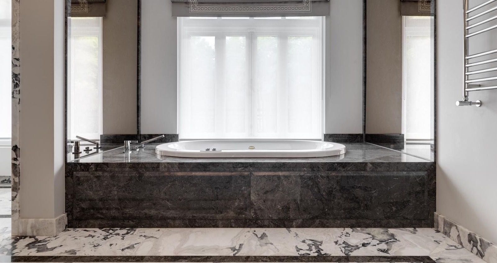 De jacuzzi in de villa in Aerdenhout
