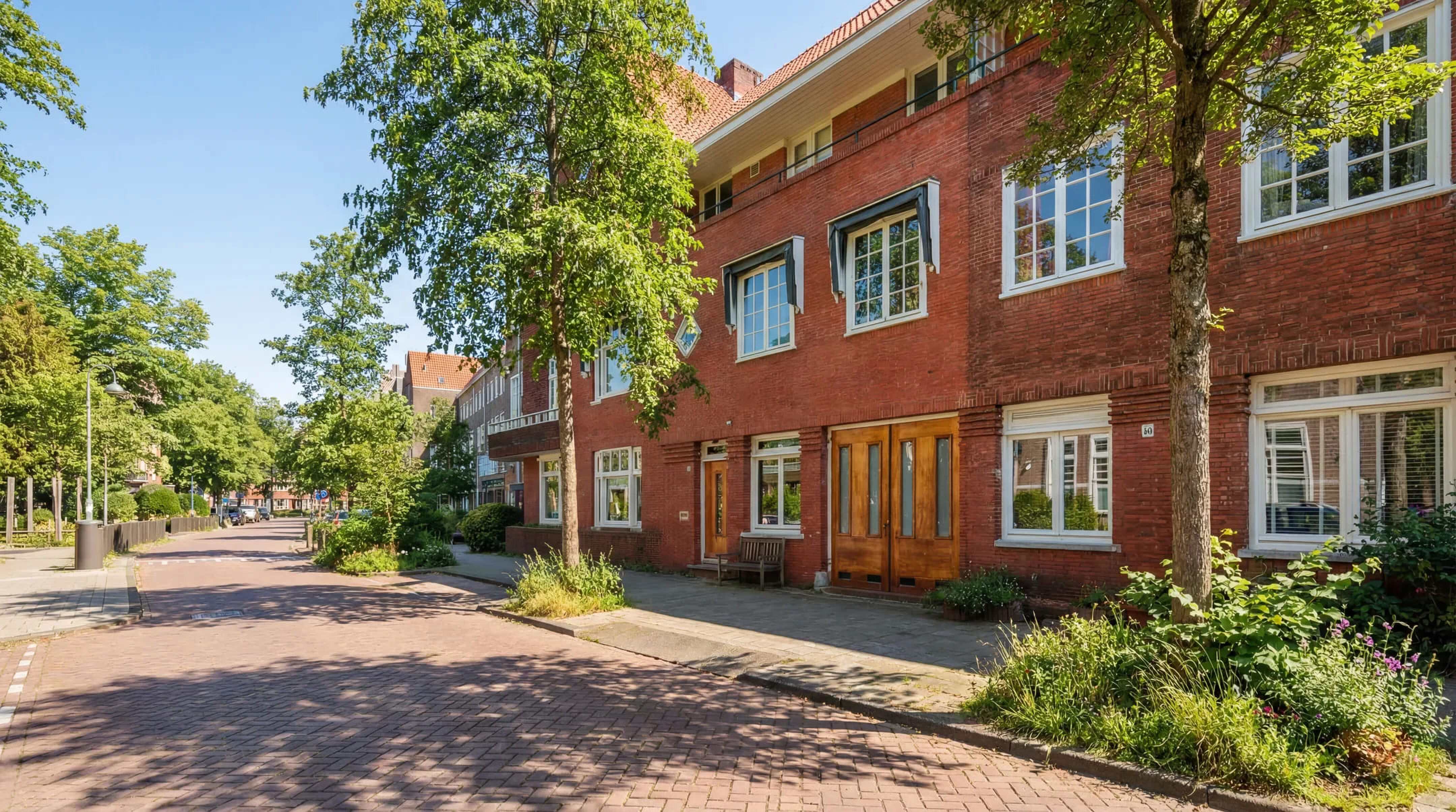 Het vooraanzicht van de villa in Amsterdam-Zuid