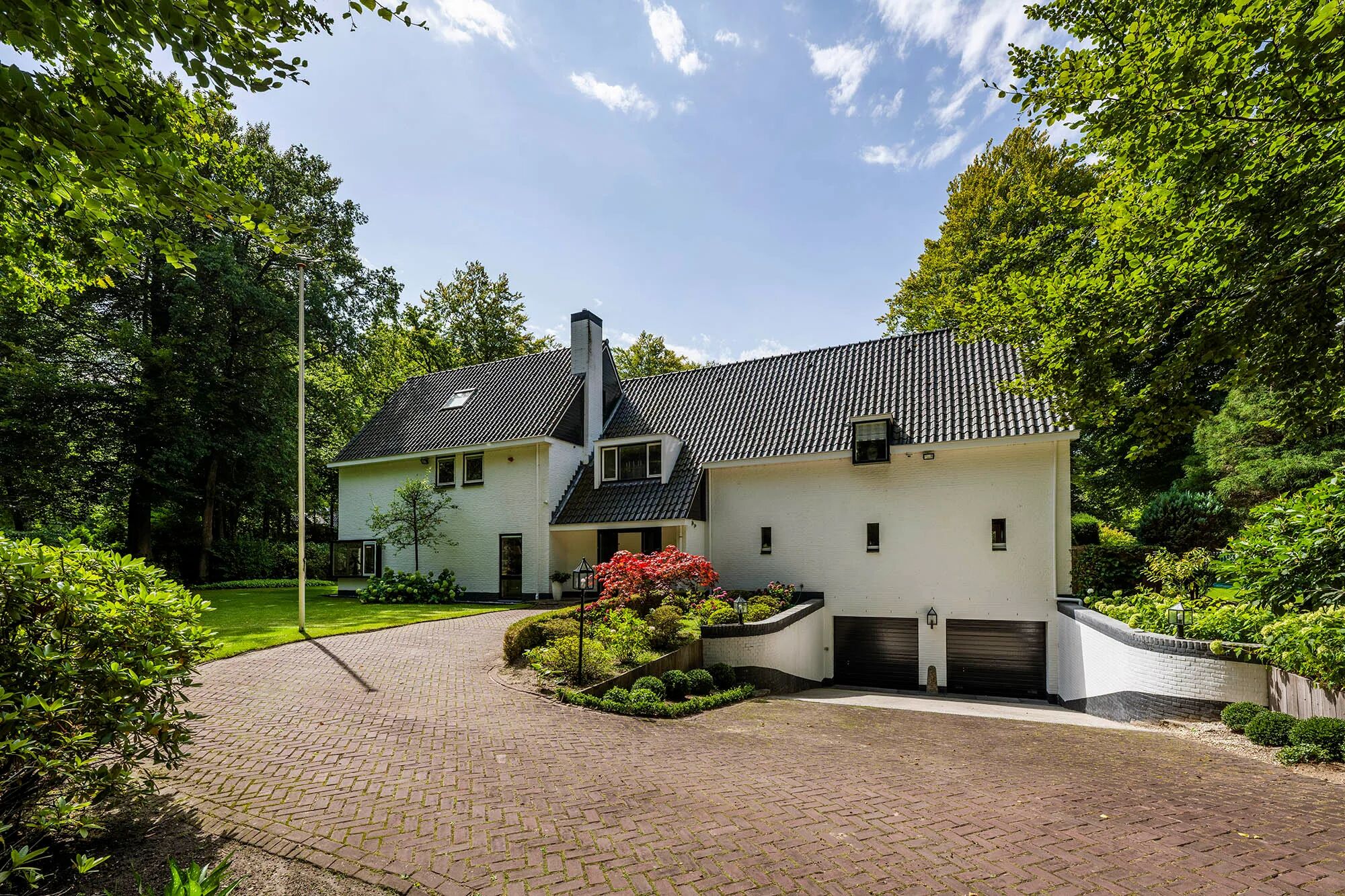Villa op 'één van de meest begeerde locaties van Blaricum' kost bijna € 3 miljoen