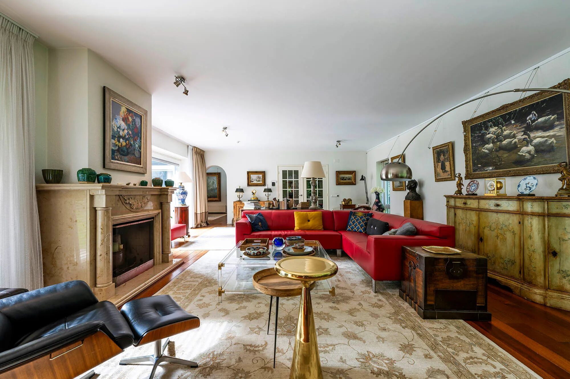De woonkamer in de villa in Blaricum