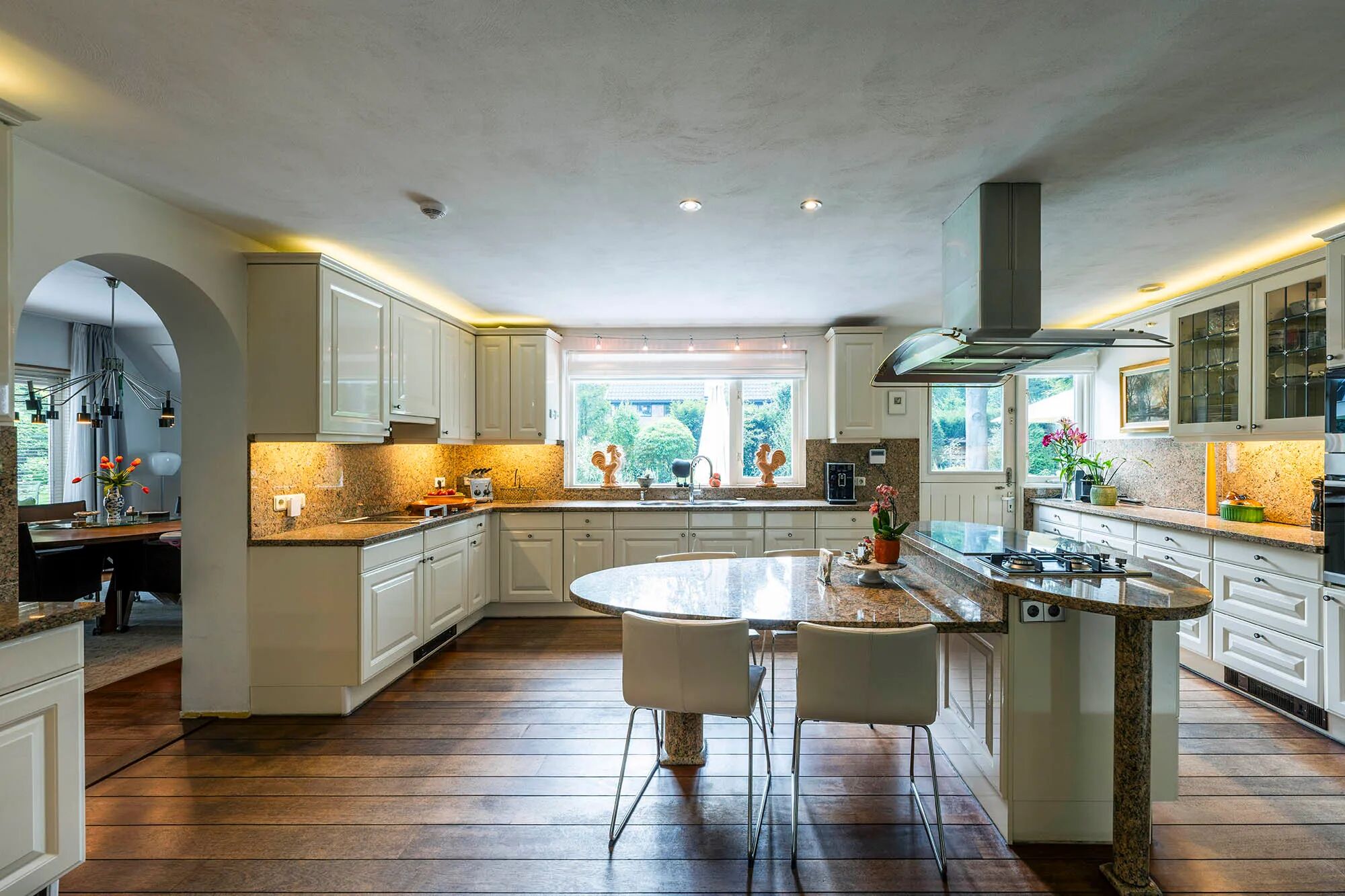 de keuken in de villa in Blaricum
