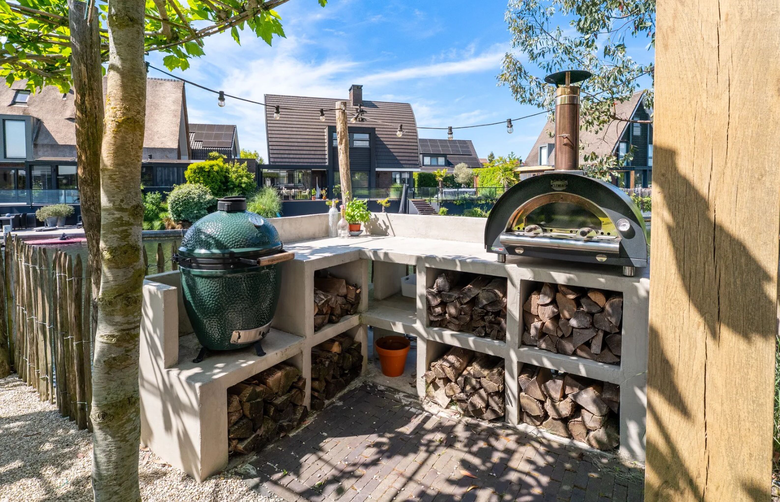 De tuin van de villa in Blarcium