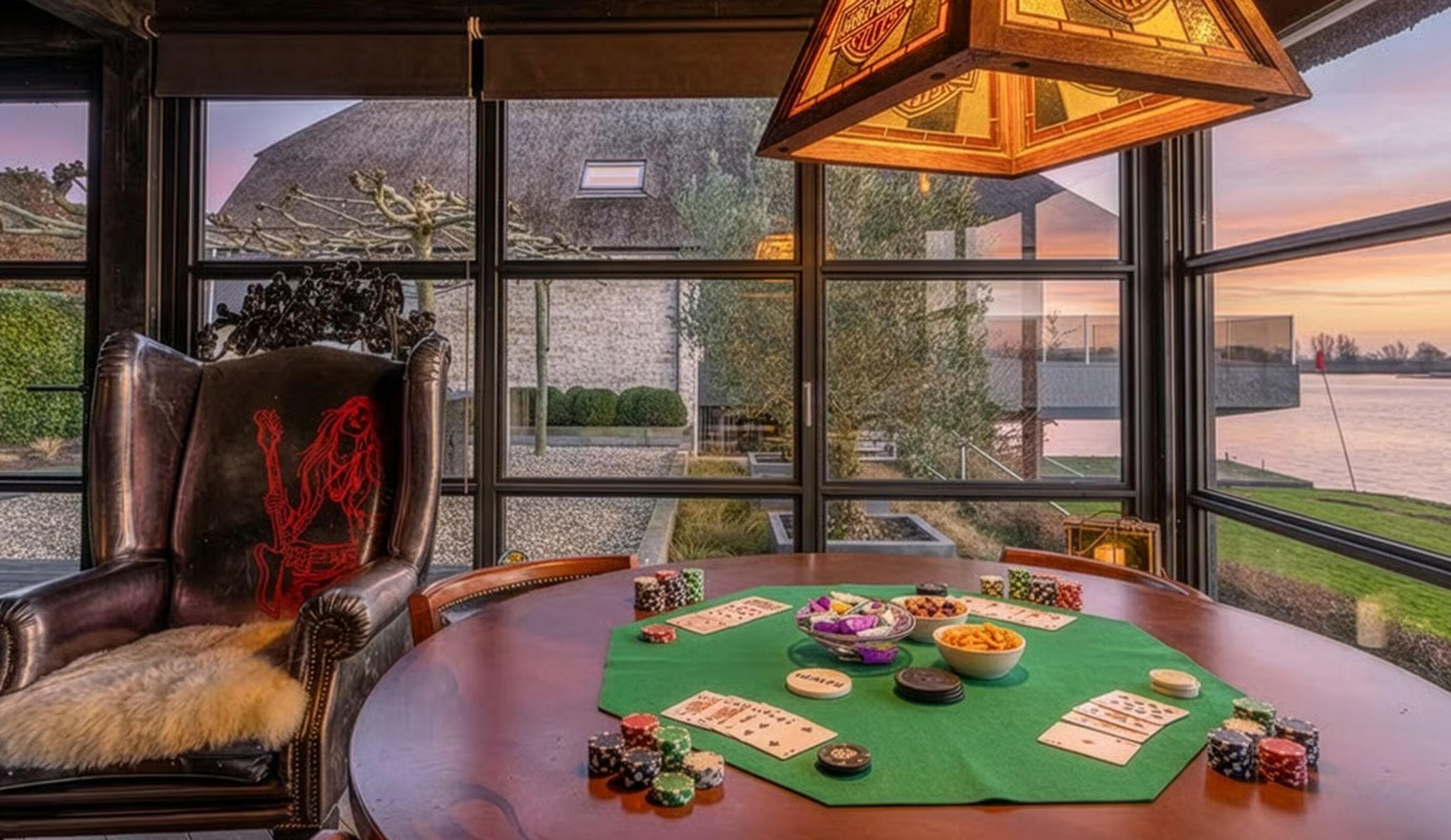 Een pokerruimte in de villa in Lekkerkerk